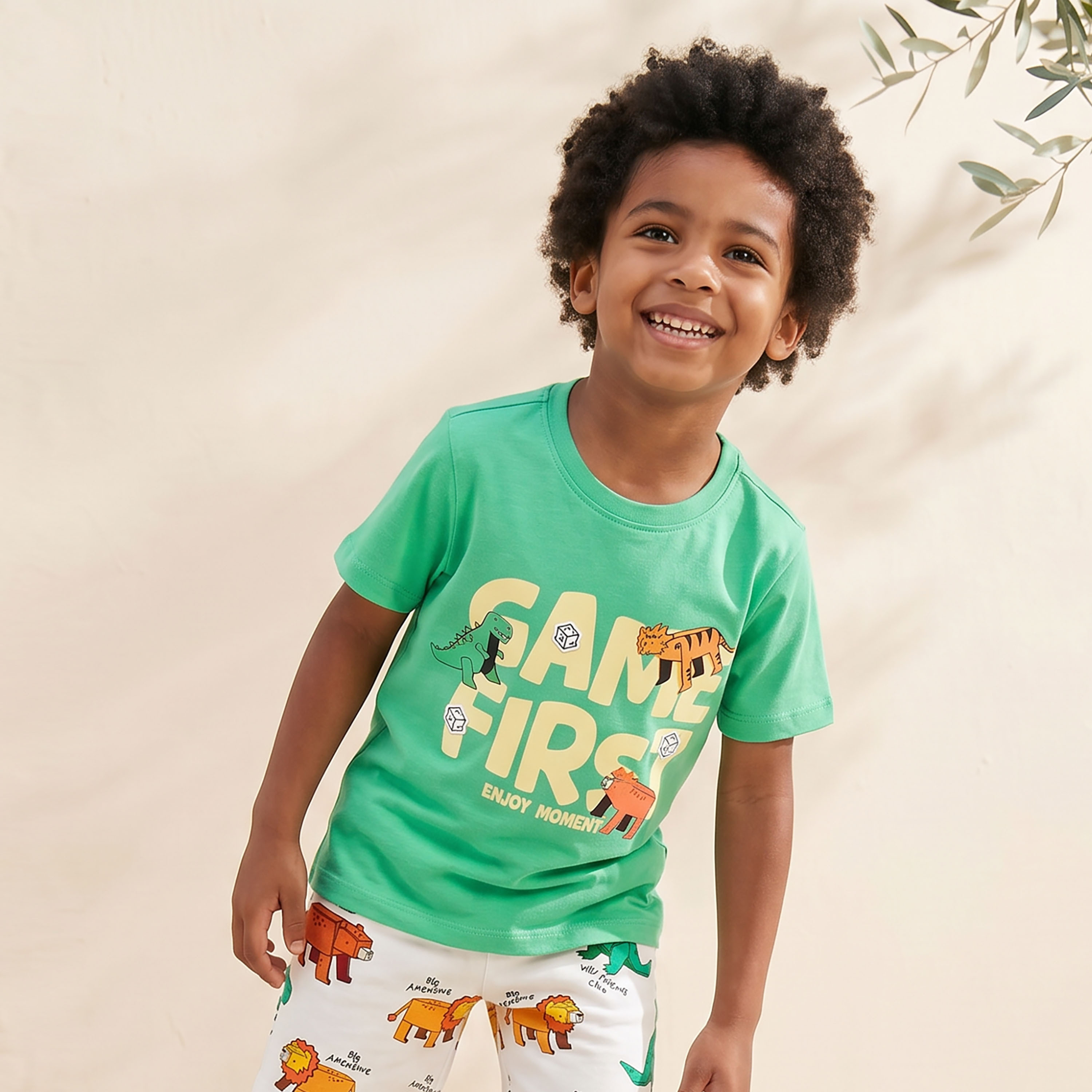 طقم شورت وتيشيرت برقبة ضيقة وأكمام قصيرة وطبعات من جونيورز-boys-clothing-setsandcoords-image-2