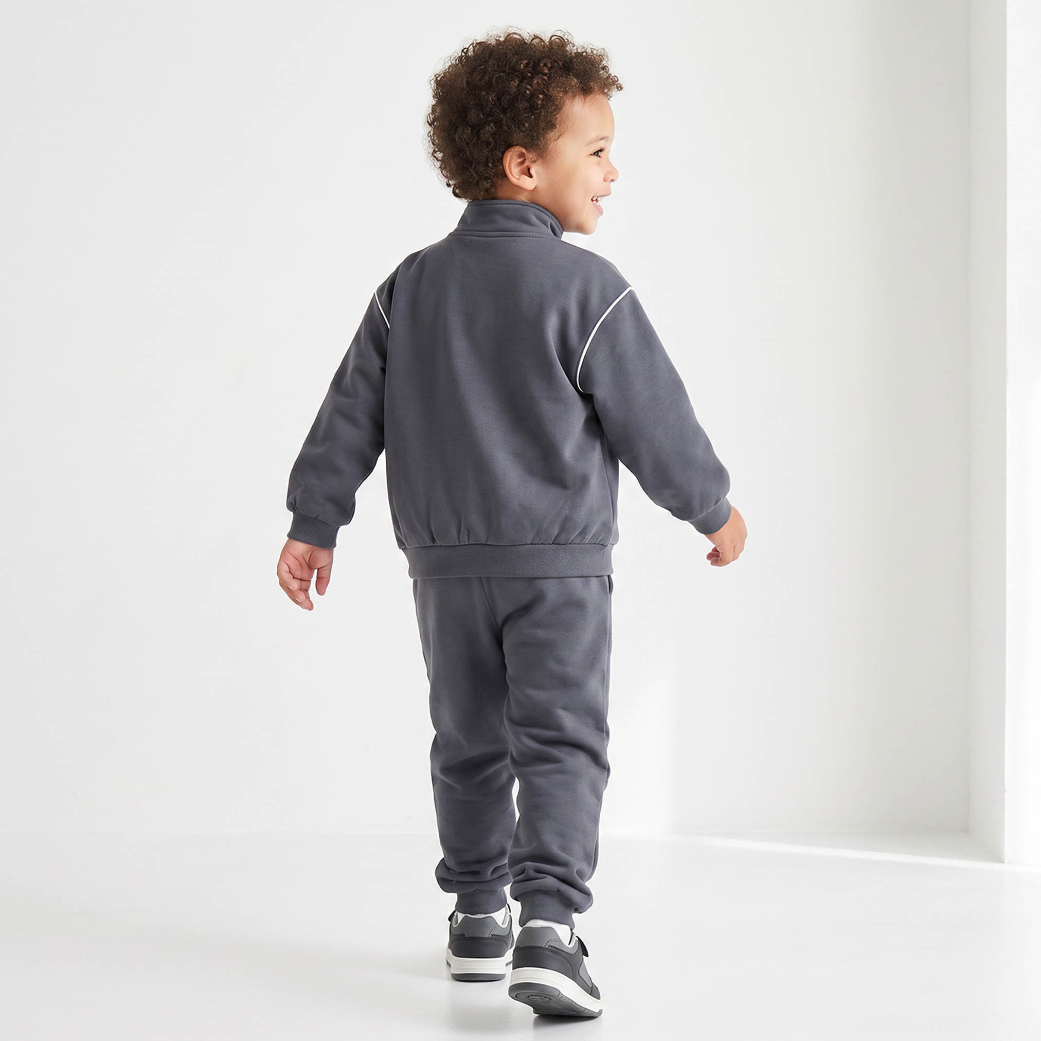 طقم جاكيت بياقة عالية وأكمام طويلة وسحاب إغلاق وبنطلون جوغرز من جونيورز-boys-clothing-setsandcoords-image-4