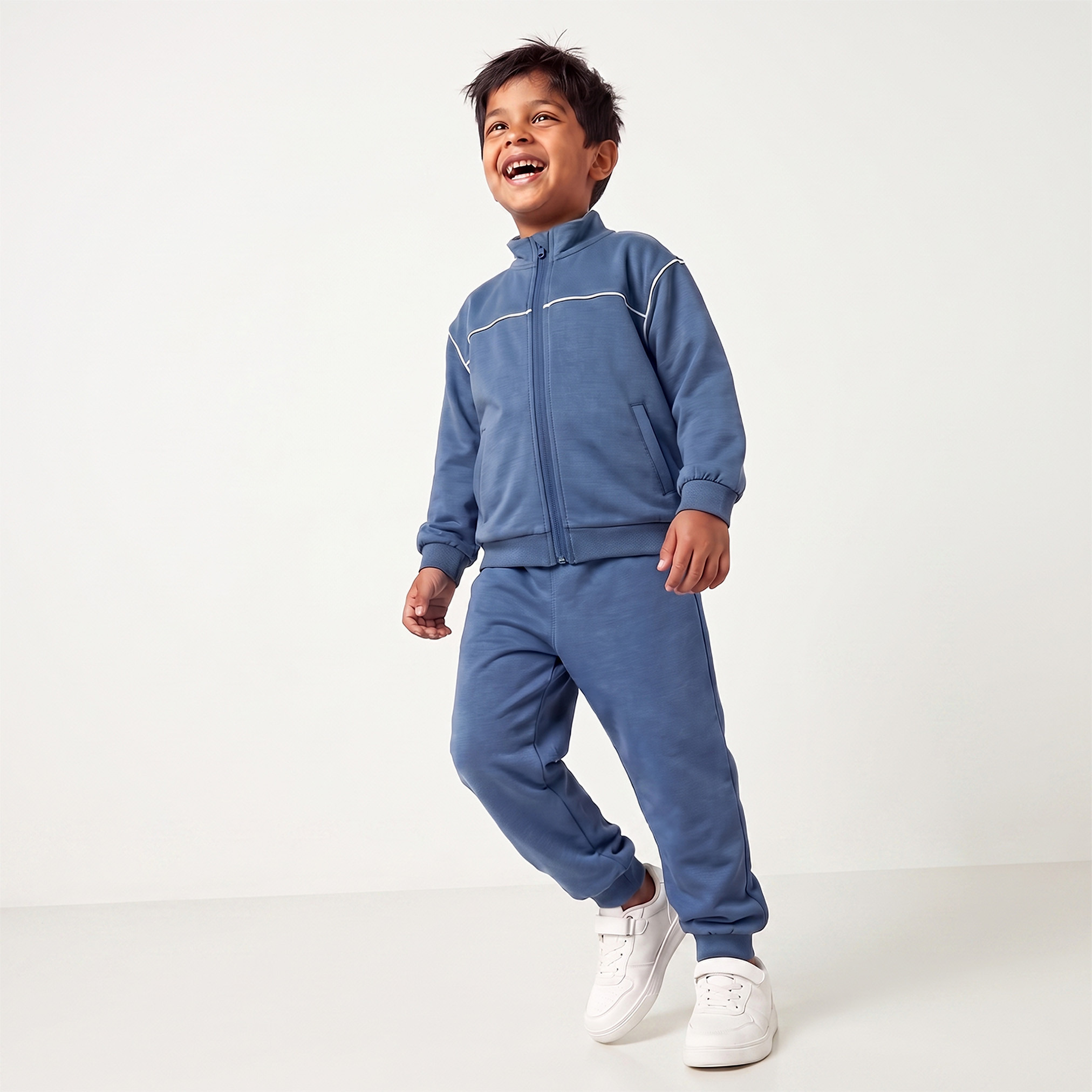طقم سويت شيرت بياقة عالية وأكمام طويلة وبنطلون رياضي بتفاصيل شريط من كابا-boys-clothing-setsandcoords-image-1