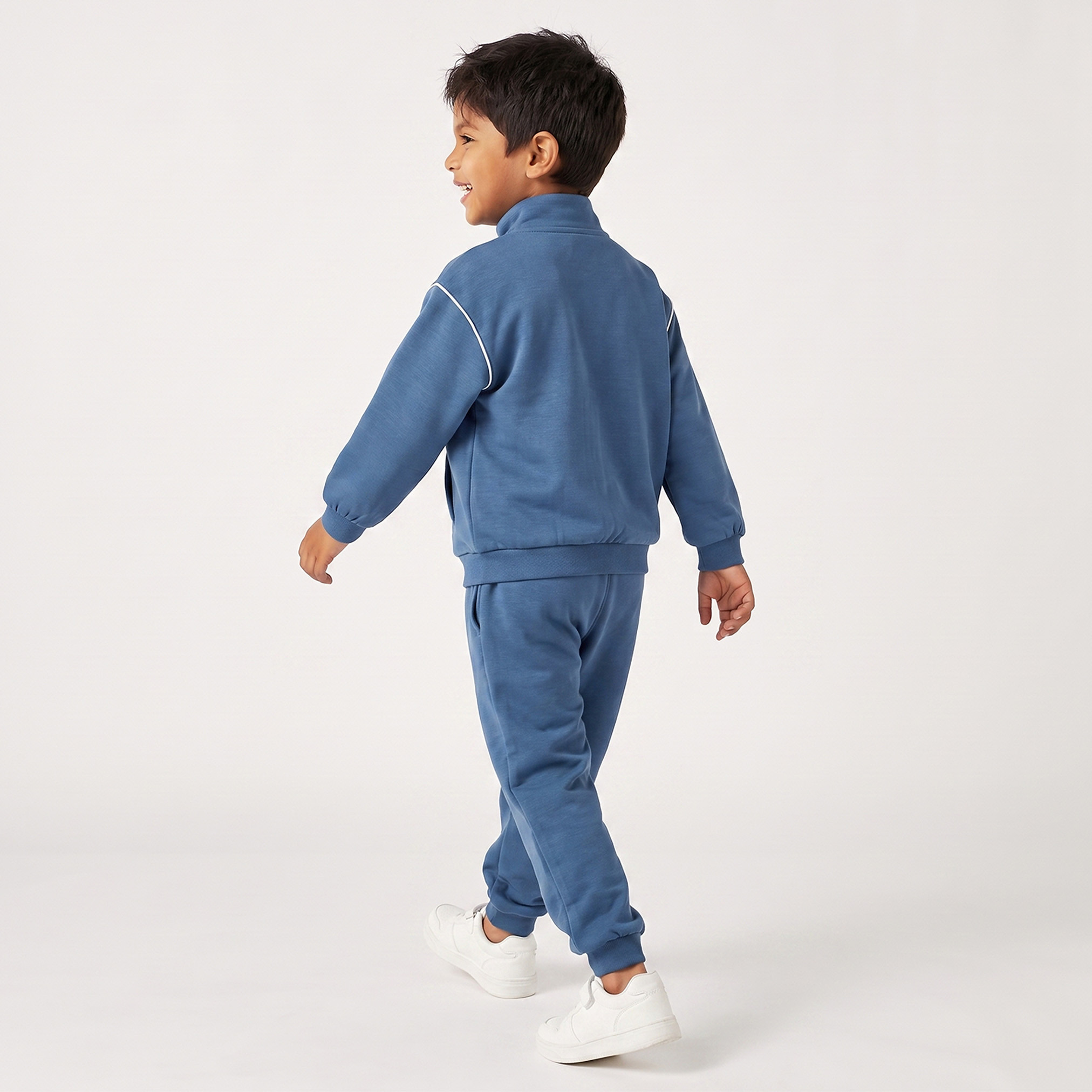 طقم سويت شيرت بياقة عالية وأكمام طويلة وبنطلون رياضي بتفاصيل شريط من كابا-boys-clothing-setsandcoords-image-4
