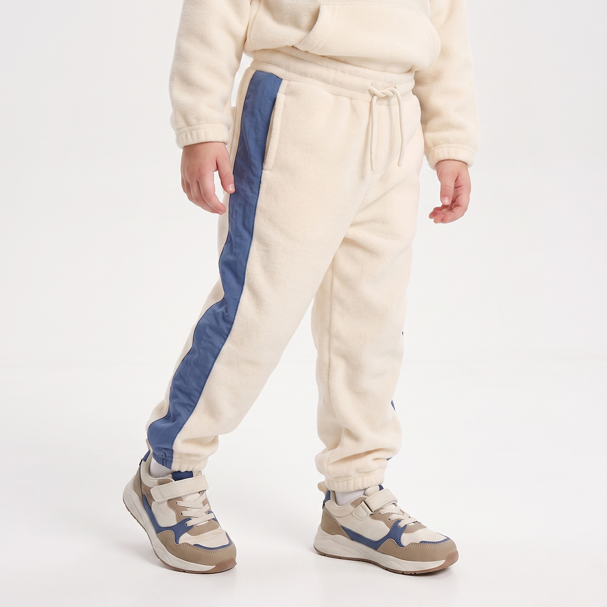طقم بنطلون رياضي وسويت شيرت بأكمام طويلة وقبعة وتصميم قوالب ملونة من جونيورز-baby-boys-clothing-schoolwear-sets-image-3