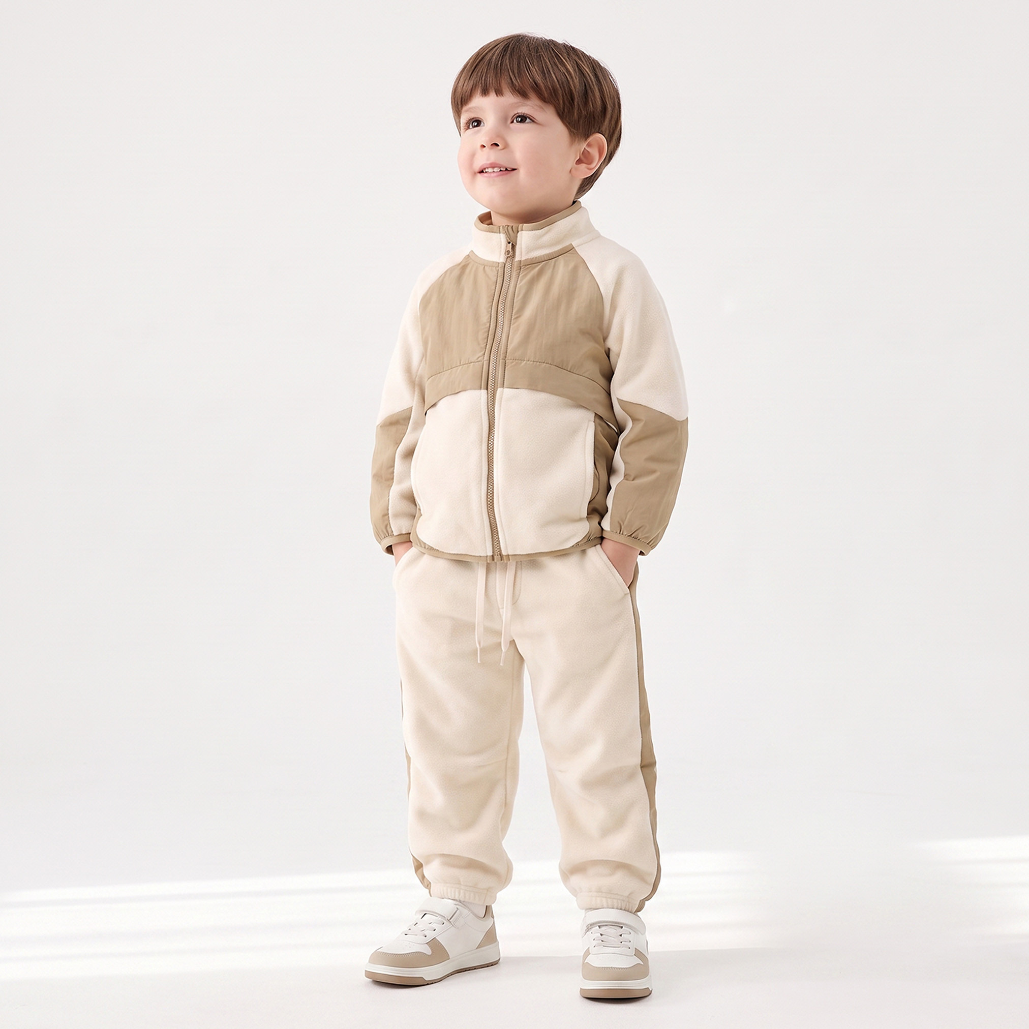 طقم بنطلون رياضي وسويت شيرت بياقة عالية وأكمام طويلة ونمط قوالب ملونة من جونيورز-baby-boys-clothing-setsandcoords-image-1