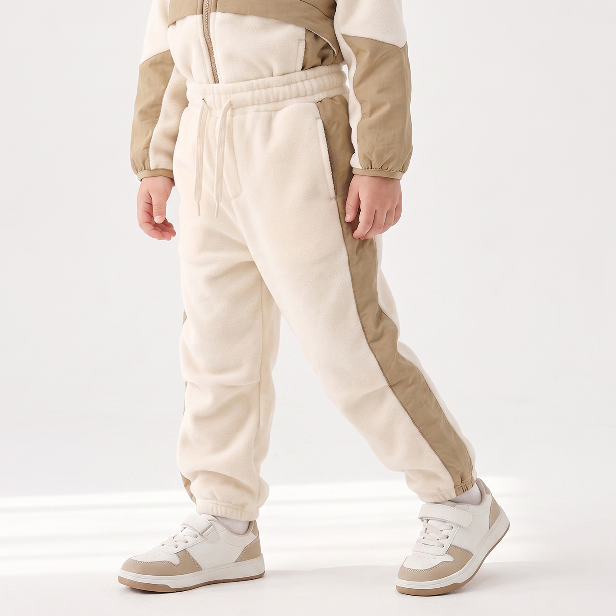 طقم بنطلون رياضي وسويت شيرت بياقة عالية وأكمام طويلة ونمط قوالب ملونة من جونيورز-baby-boys-clothing-setsandcoords-image-3