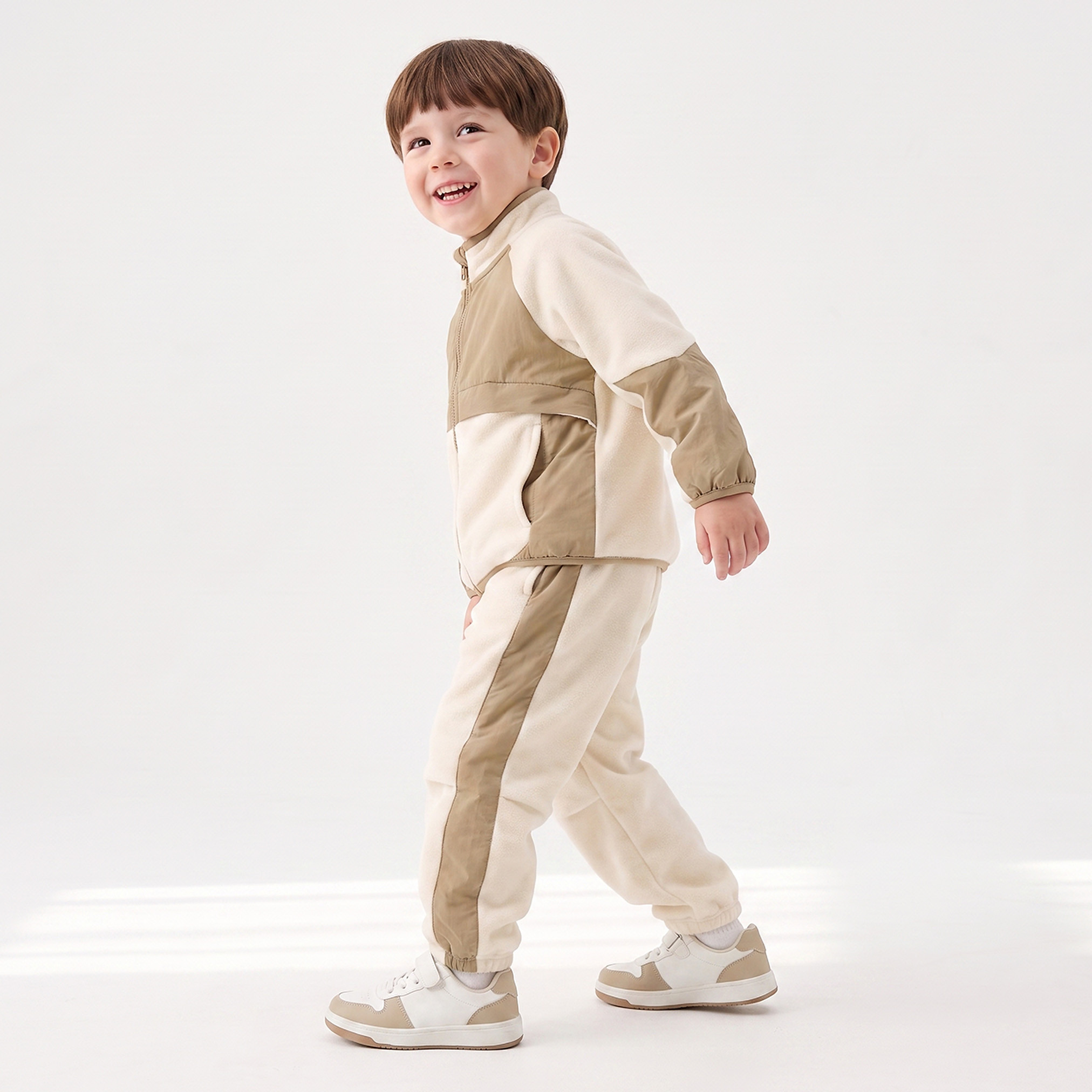 طقم بنطلون رياضي وسويت شيرت بياقة عالية وأكمام طويلة ونمط قوالب ملونة من جونيورز-baby-boys-clothing-setsandcoords-image-5