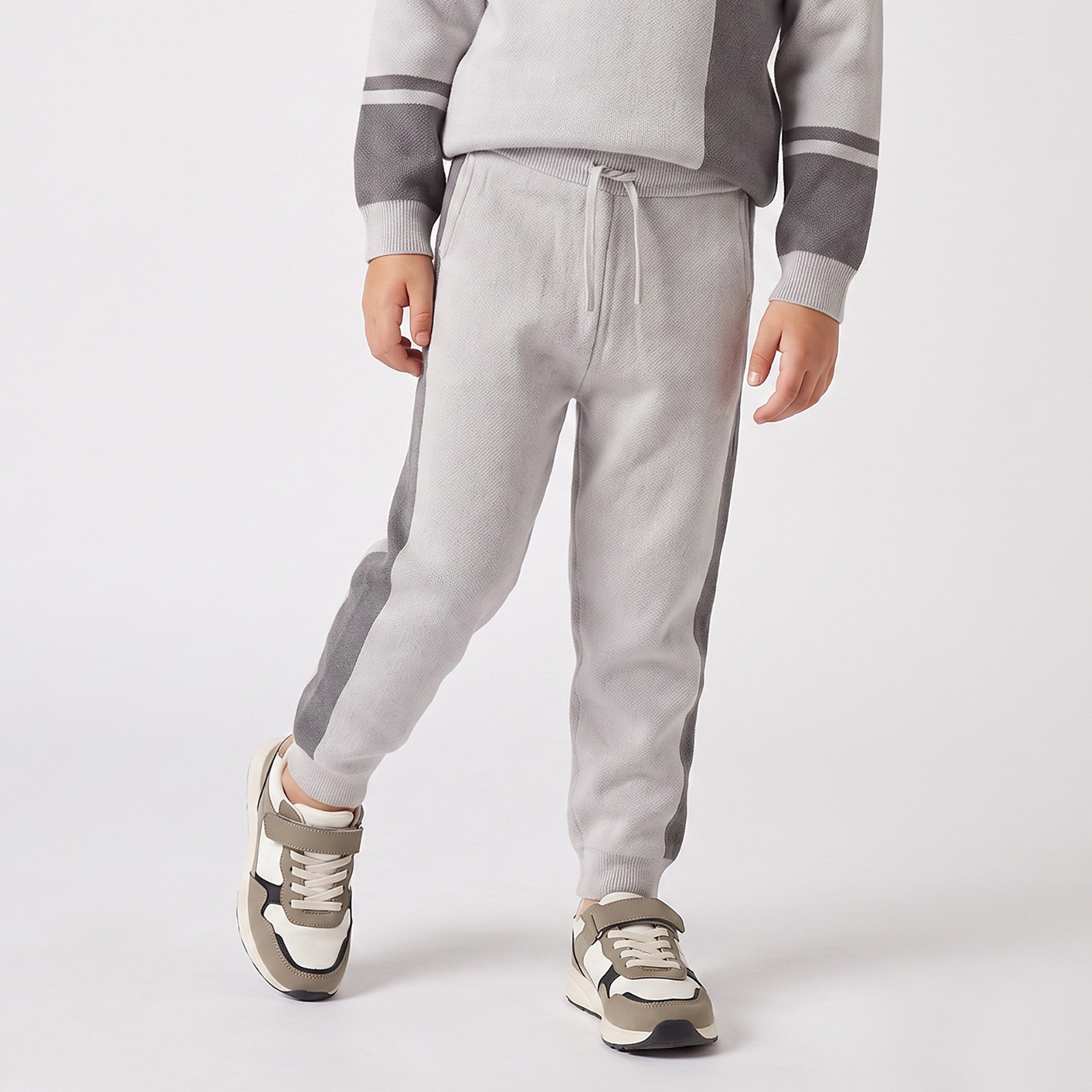 Juniors Crew Neck Long Sleeves Sweatshirt and Joggers Set with Panelled Design-baby-boys-clothing-setsandcoords-image-3