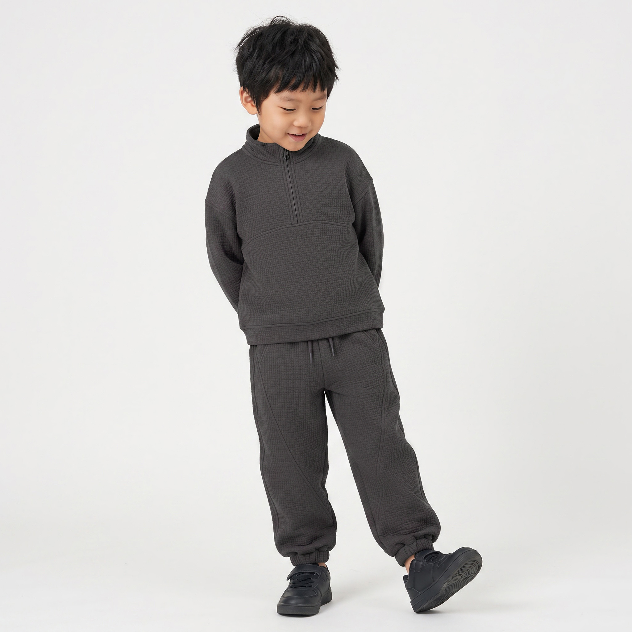 طقم سويت شيرت بياقة عالية وأكمام طويلة مع بنطلون رياضي بارز الملمس من جونيورز-boys-clothing-setsandcoords-image-1