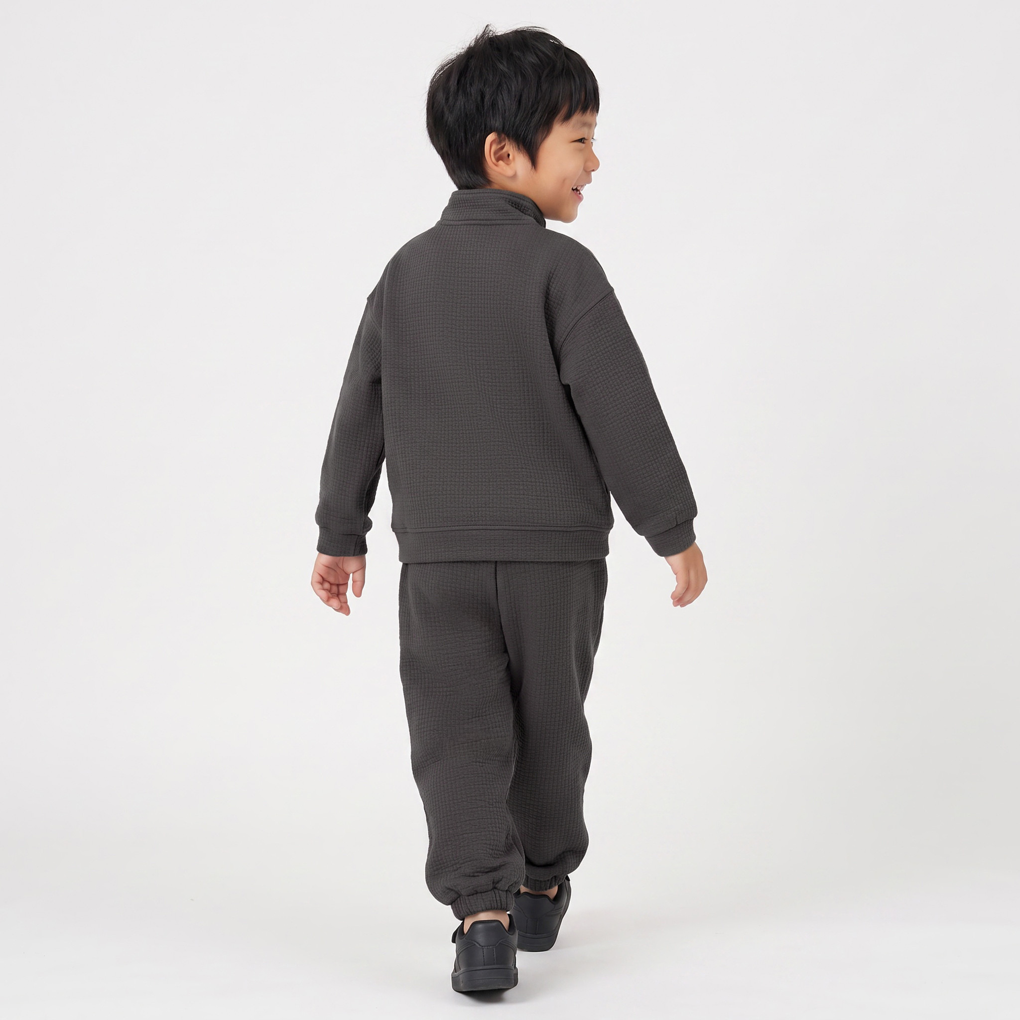 طقم سويت شيرت بياقة عالية وأكمام طويلة مع بنطلون رياضي بارز الملمس من جونيورز-boys-clothing-setsandcoords-image-4