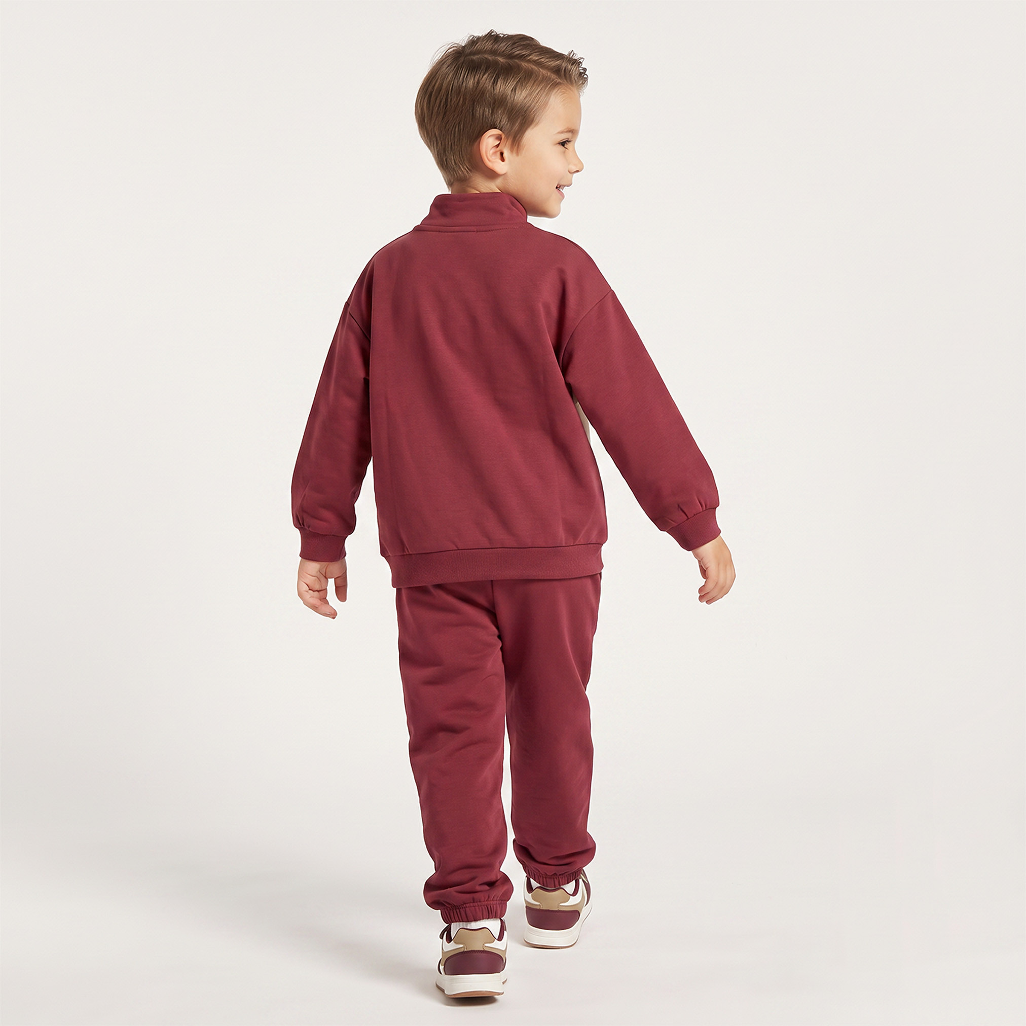 طقم جاكيت بياقة عالية وأكمام طويلة وبنطلون رياضي وتطريز فارستي من جونيورز-boys-clothing-setsandcoords-image-4