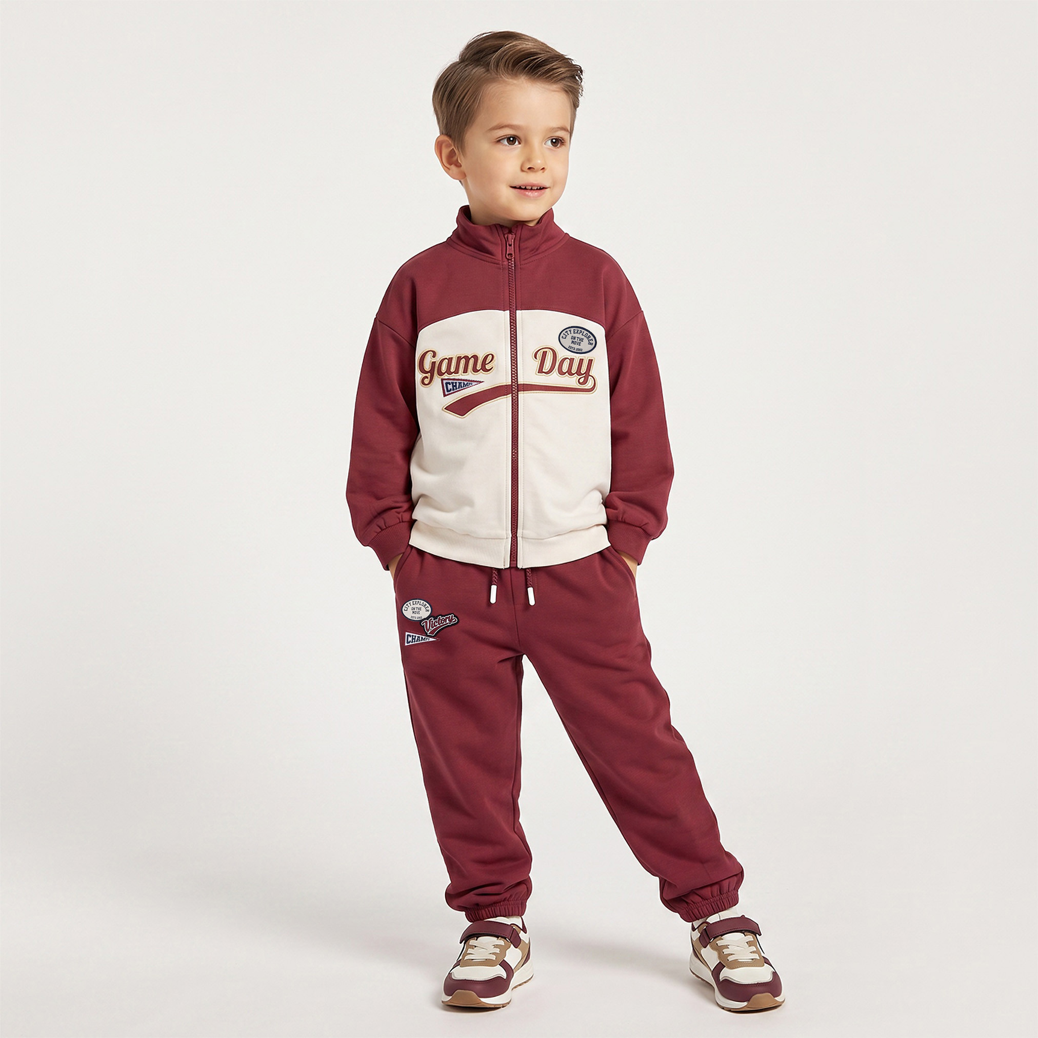 طقم جاكيت بياقة عالية وأكمام طويلة وبنطلون رياضي وتطريز فارستي من جونيورز-boys-clothing-setsandcoords-image-7