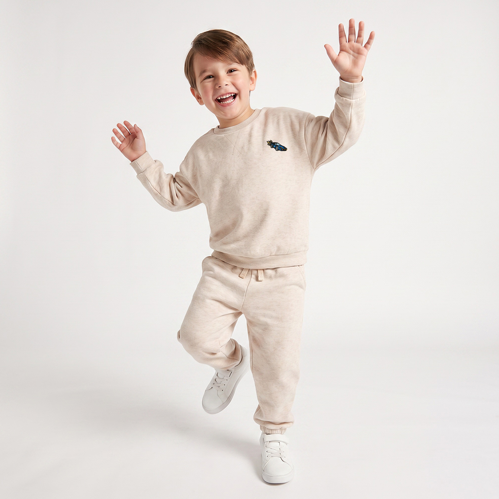 طقم بنطلون رياضي وسويت شيرت بياقة ضيقة وأكمام طويلة بتطريز من جونيورز-boys-clothing-setsandcoords-image-1