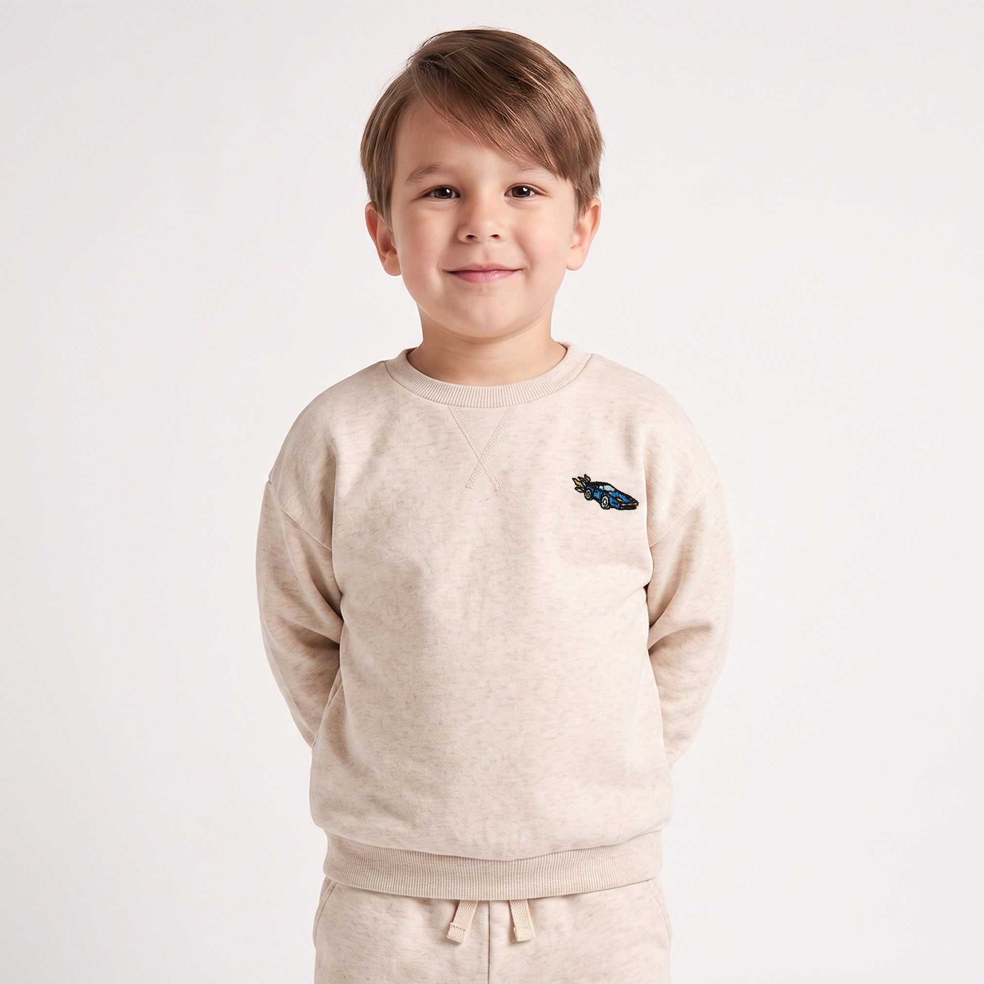 طقم بنطلون رياضي وسويت شيرت بياقة ضيقة وأكمام طويلة بتطريز من جونيورز-boys-clothing-setsandcoords-image-2