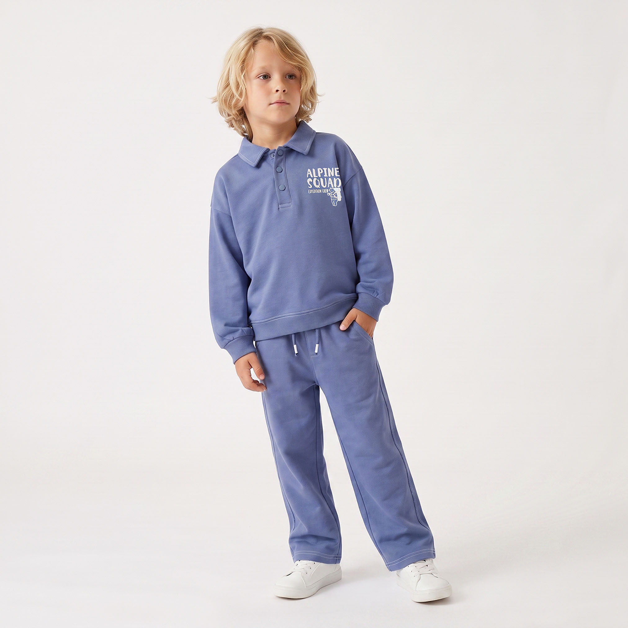 طقم سويت شيرت بياقة وأكمام طويلة وبنطلون بطبعة ألباين سكواد من جونيورز-boys-clothing-setsandcoords-image-1