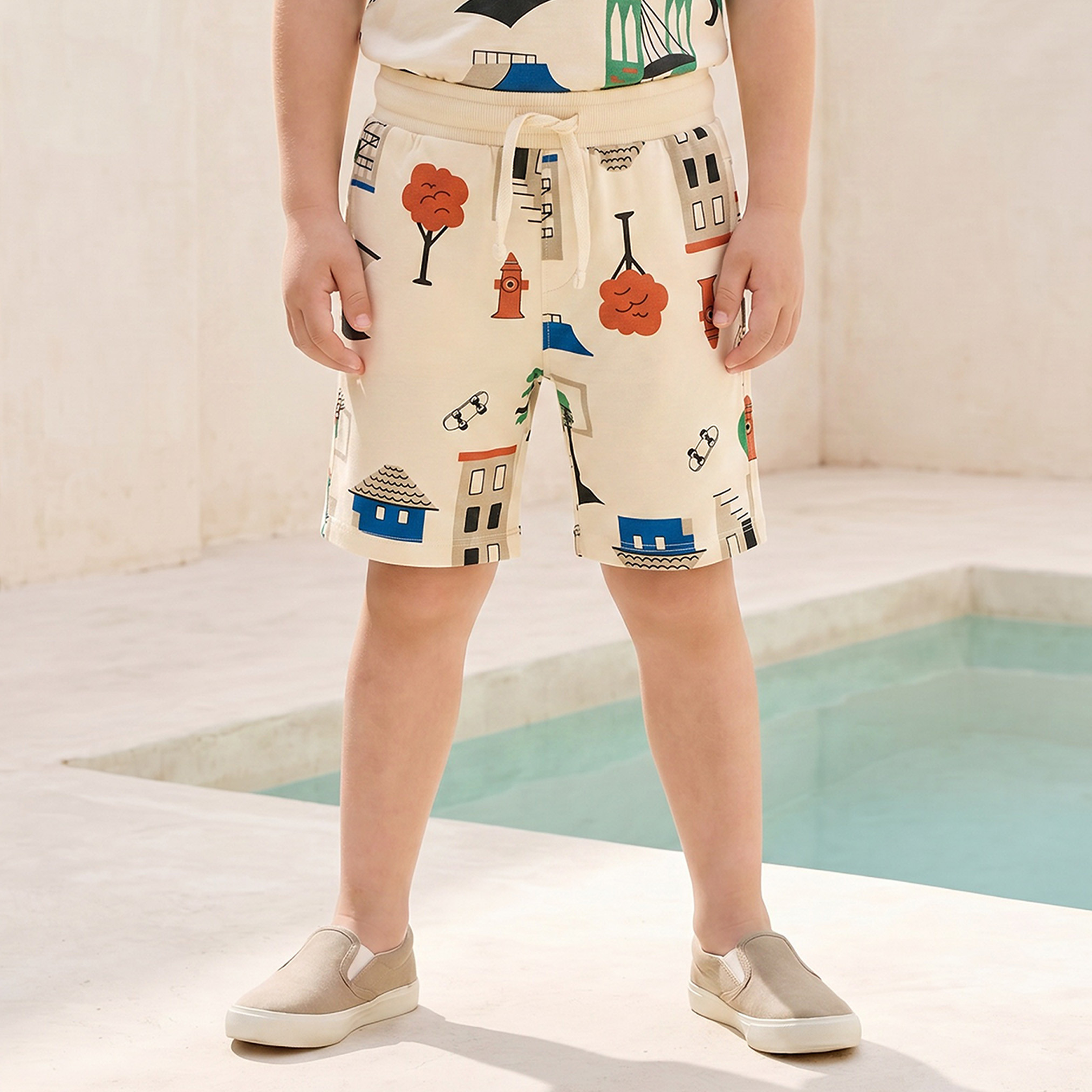طقم تيشيرت وشورت بياقة ضيقة وأكمام قصيرة وطبعات من جونيورز-boys-clothing-setsandcoords-image-3