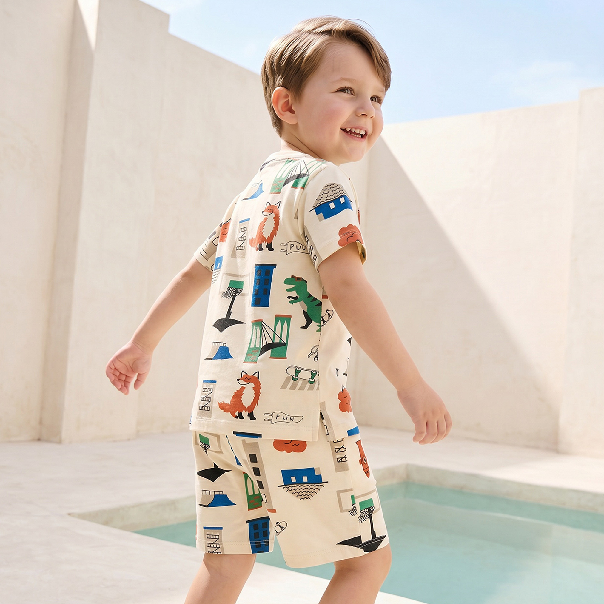 طقم تيشيرت وشورت بياقة ضيقة وأكمام قصيرة وطبعات من جونيورز-boys-clothing-setsandcoords-image-6