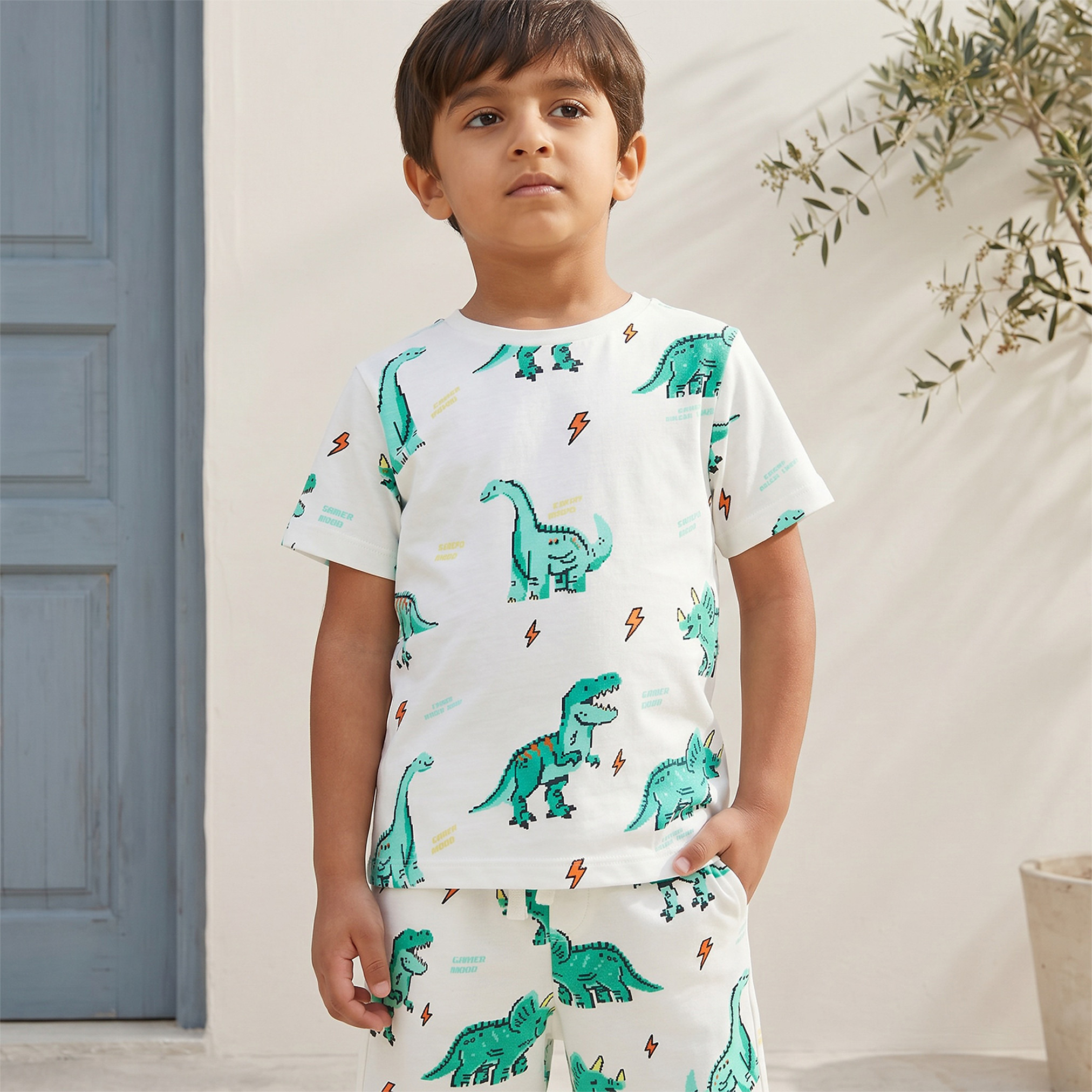 طقم شورت وتيشيرت بياقة ضيقة وأكمام قصيرة وطبعات من جونيورز-boys-clothing-setsandcoords-image-2