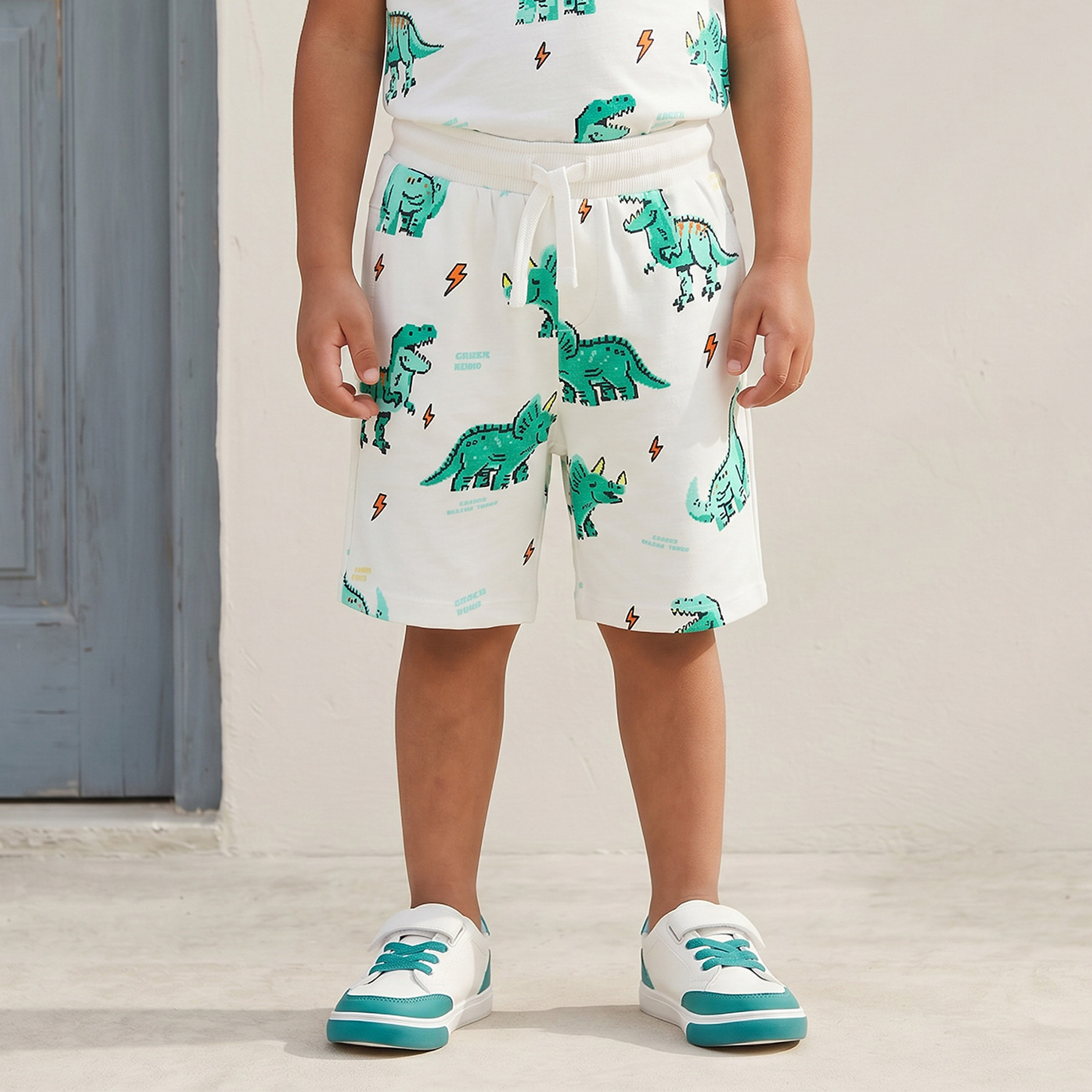 طقم شورت وتيشيرت بياقة ضيقة وأكمام قصيرة وطبعات من جونيورز-boys-clothing-setsandcoords-image-3