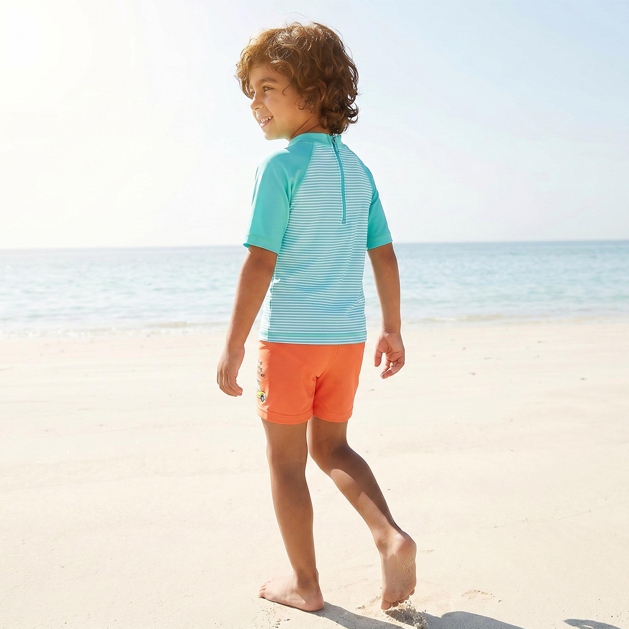 طقم ملابس سباحة بأكمام قصيرة وياقة مستديرة وطبعات من جونيورز-baby-boys-clothing-swimwear-image-4