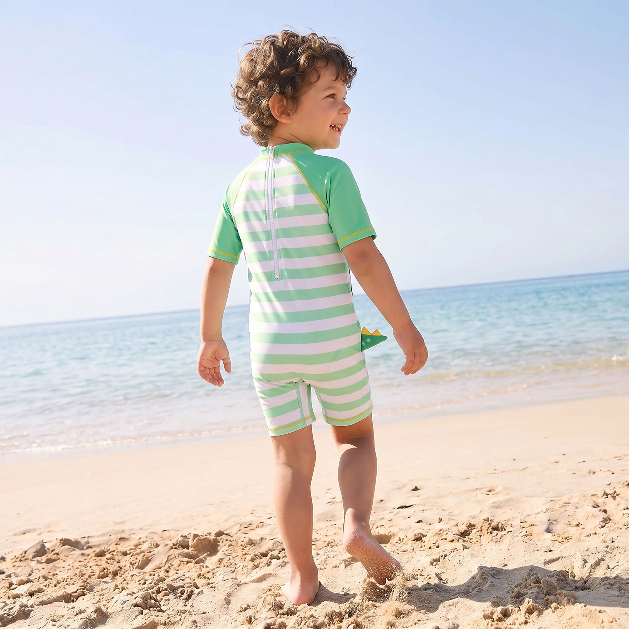 بدلة سباحة مخططة للأولاد من جونيورز-baby-boys-clothing-swimwear-image-2