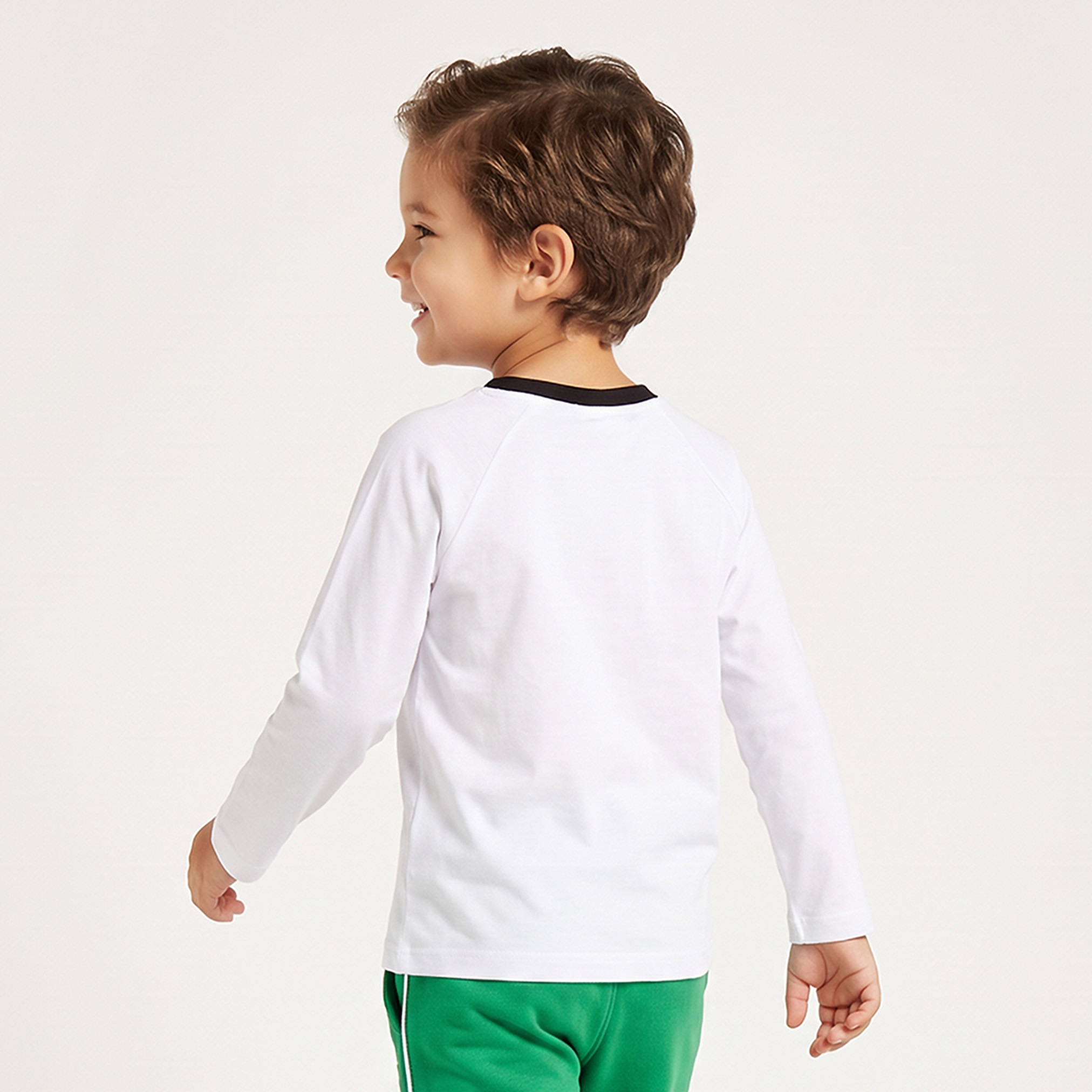 تيشيرت بياقة ضيقة وأكمام طويلة وتطريز من جونيورز-boys-clothing-tshirtsandpolos-image-3