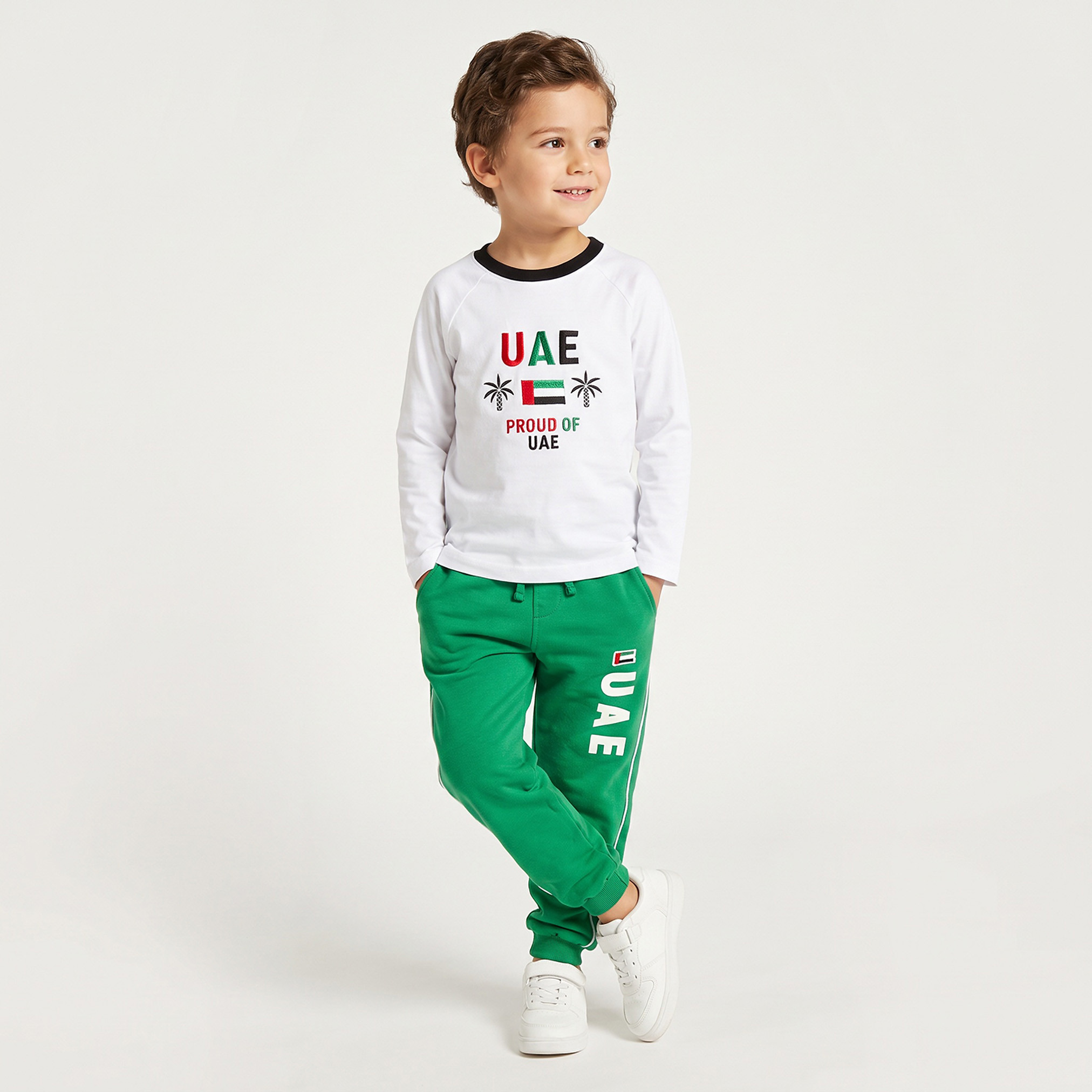 تيشيرت بياقة ضيقة وأكمام طويلة وتطريز من جونيورز-boys-clothing-tshirtsandpolos-image-2