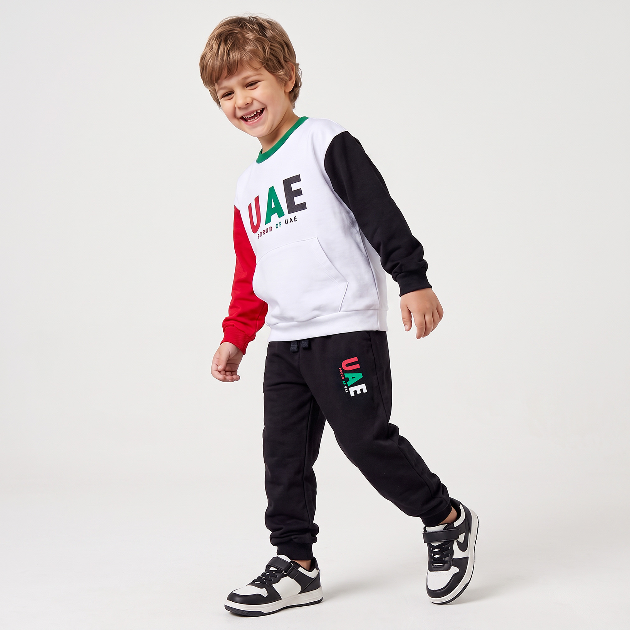 Juniors Crew Neck Long Sleeves Sweatshirt and Joggers Set with UAE National Day Print-boys-clothing-setsandcoords-image-1