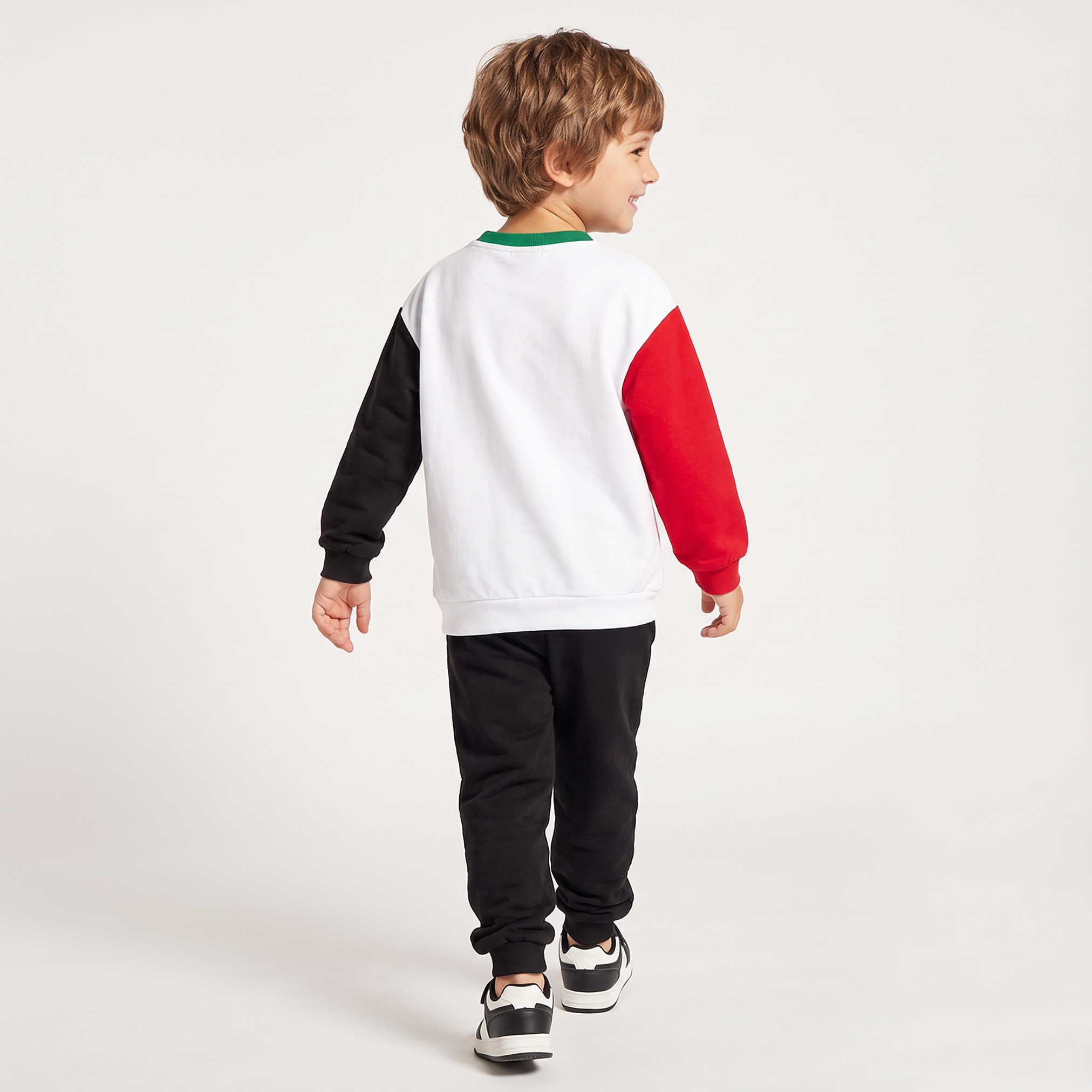 Juniors Crew Neck Long Sleeves Sweatshirt and Joggers Set with UAE National Day Print-boys-clothing-setsandcoords-image-2