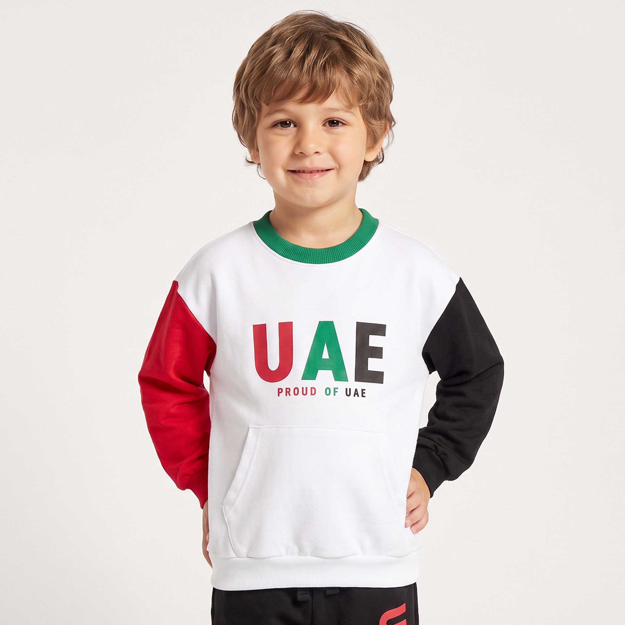 Juniors Crew Neck Long Sleeves Sweatshirt and Joggers Set with UAE National Day Print-boys-clothing-setsandcoords-image-3