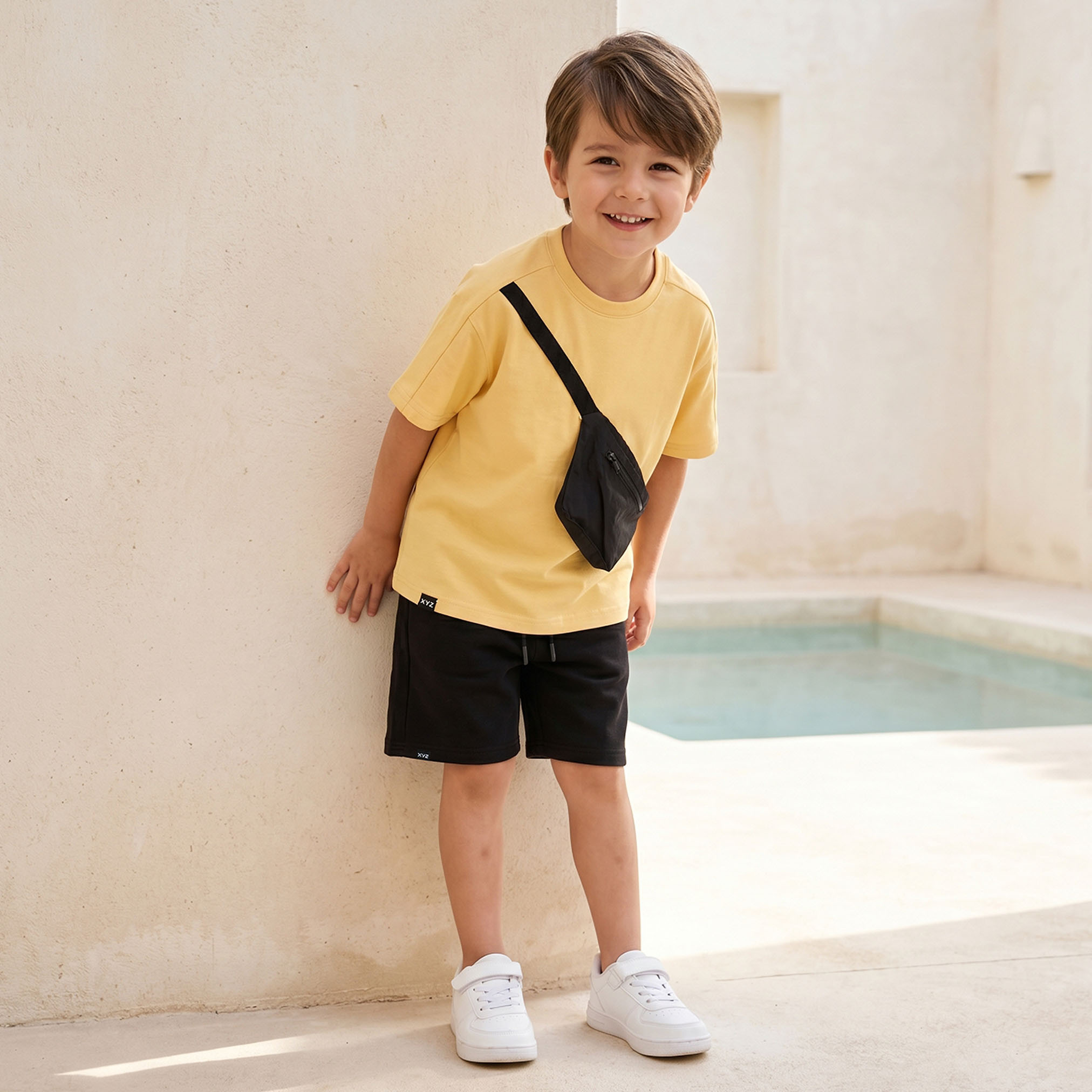 طقم تيشيرت بياقة دائرية وأكمام قصيرة مع شورت وتفاصيل حقيبة - إكس واي زي-boys-clothing-setsandcoords-image-1