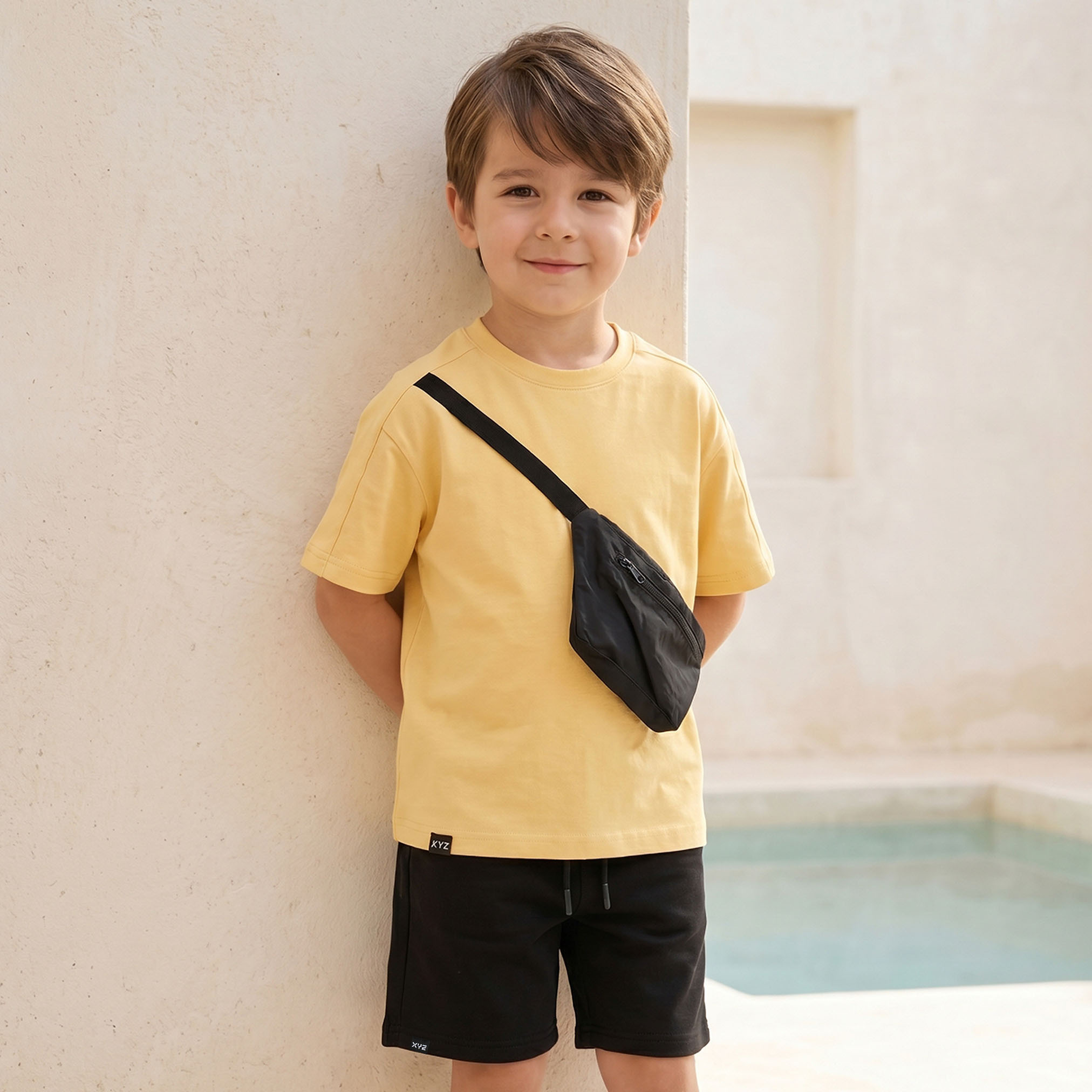 طقم تيشيرت بياقة دائرية وأكمام قصيرة مع شورت وتفاصيل حقيبة - إكس واي زي-boys-clothing-setsandcoords-image-2
