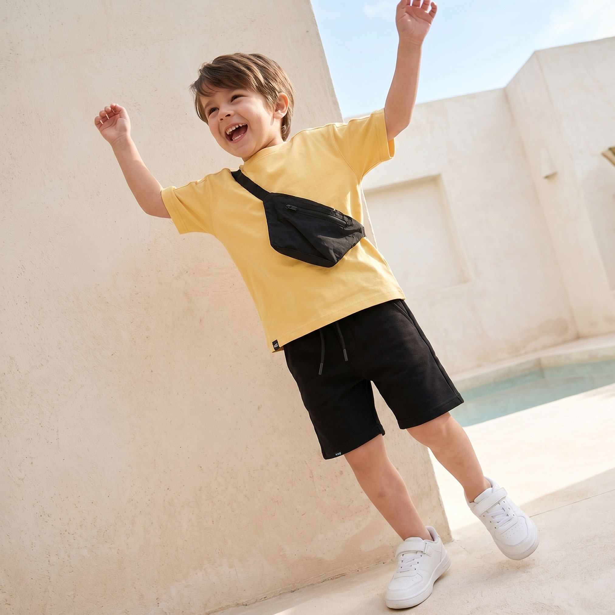 طقم تيشيرت بياقة دائرية وأكمام قصيرة مع شورت وتفاصيل حقيبة - إكس واي زي-boys-clothing-setsandcoords-image-7