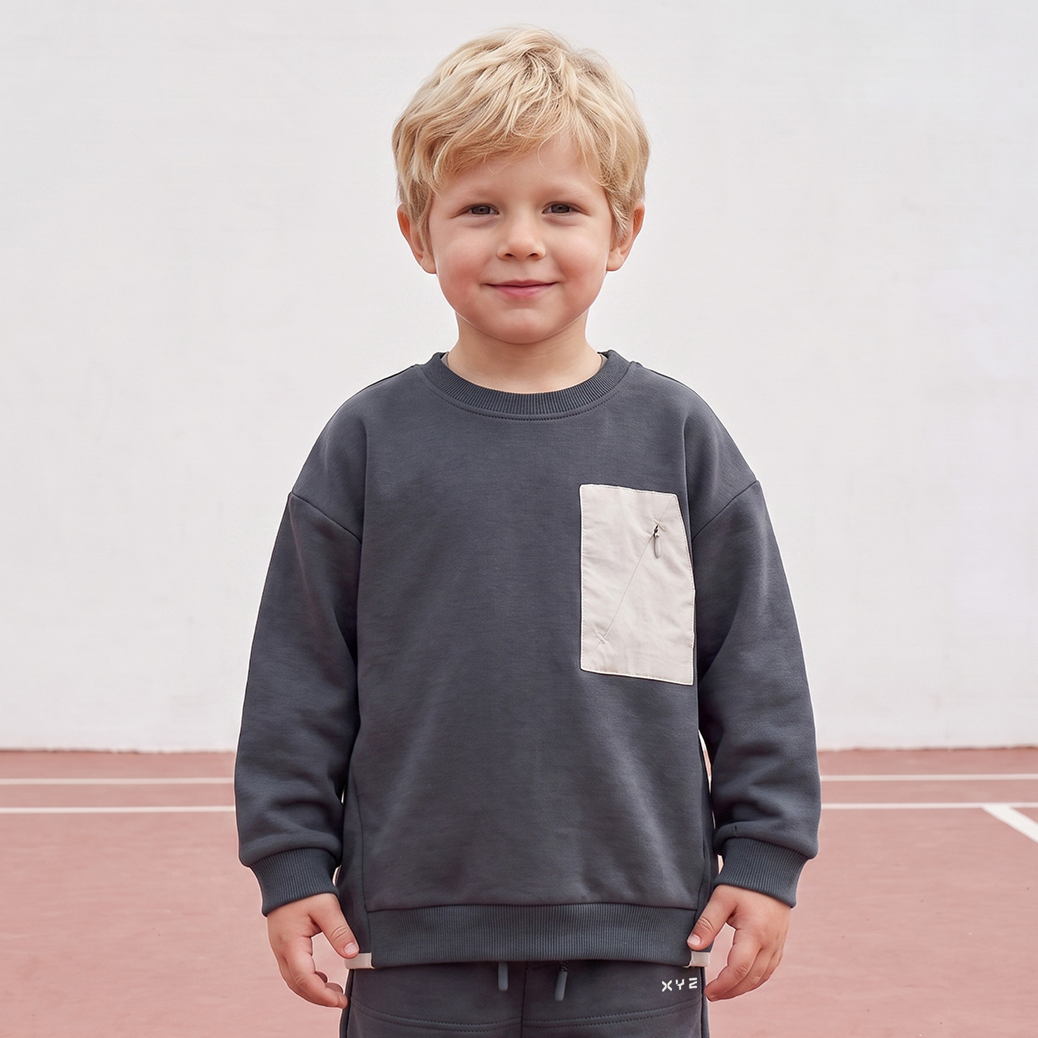 طقم بنطلون رياضي وسويت شيرت بأكمام طويلة ورقبة ضيقة وبتصميم قوالب ملونة من إكس واي زي-boys-clothing-setsandcoords-image-2