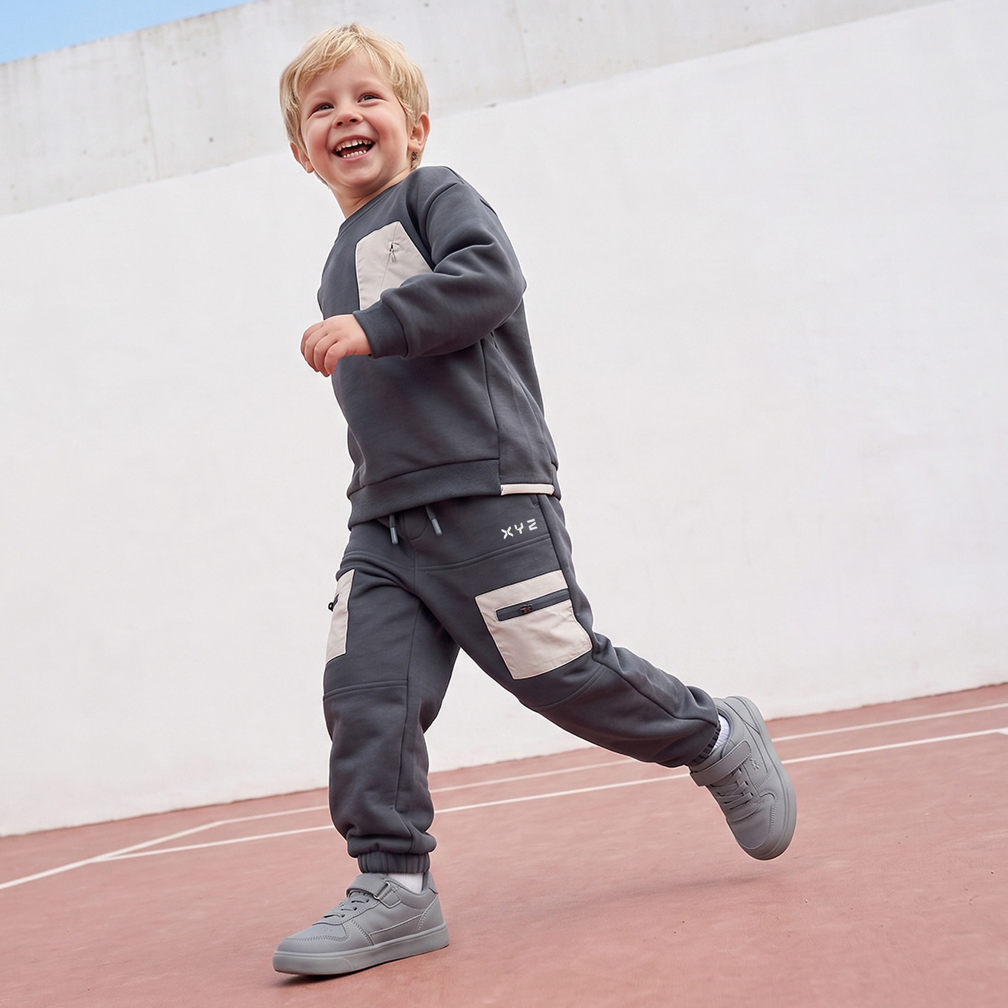 طقم بنطلون رياضي وسويت شيرت بأكمام طويلة ورقبة ضيقة وبتصميم قوالب ملونة من إكس واي زي-boys-clothing-setsandcoords-image-7