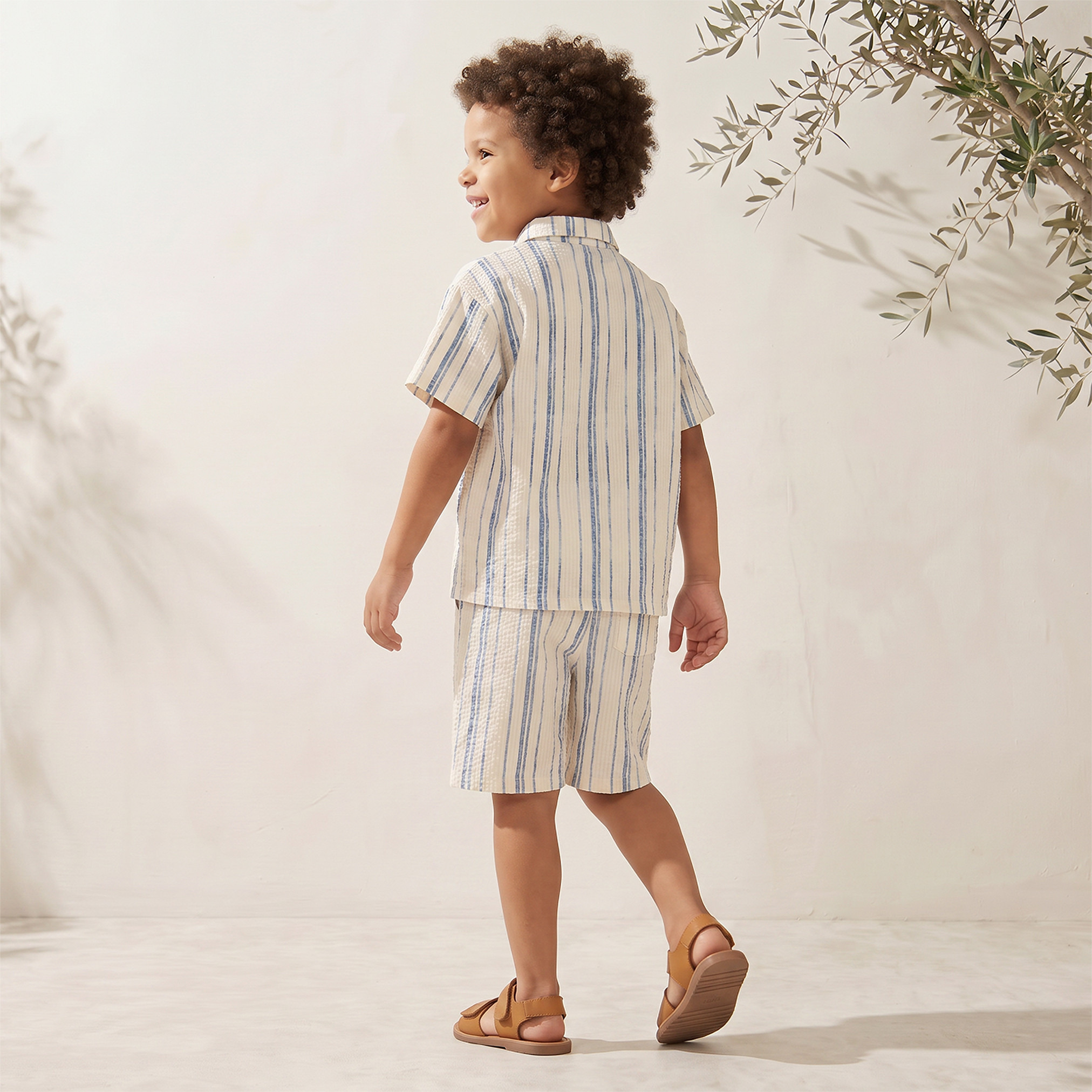 طقم شورت وقميص مخطط بأكمام قصيرة وياقة عادية-boys-clothing-setsandcoords-image-4