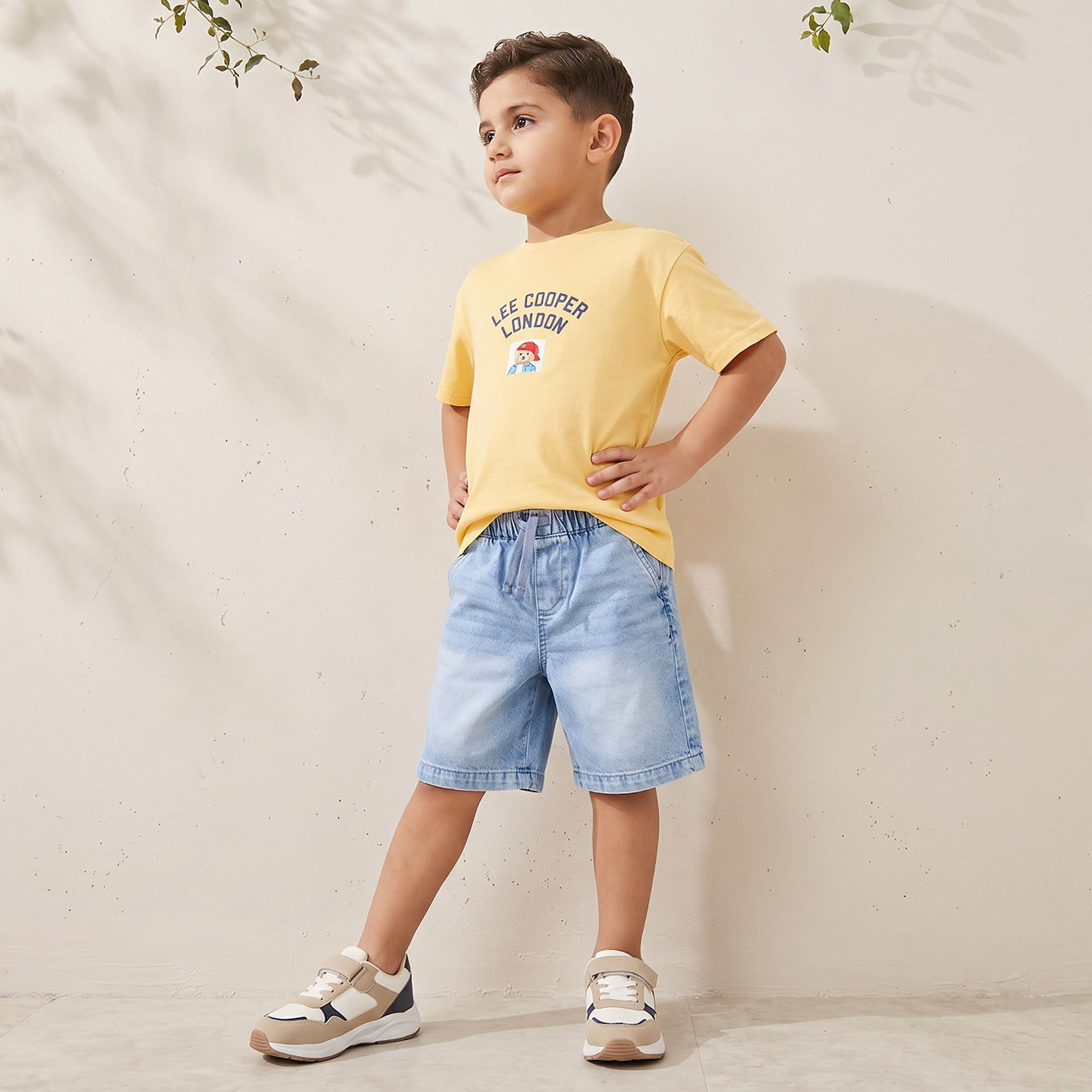 طقم شورت وتيشرت بياقة ضيقة وأكمام قصيرة وطبعات من لي كوبر-baby-boys-clothing-setsandcoords-image-1