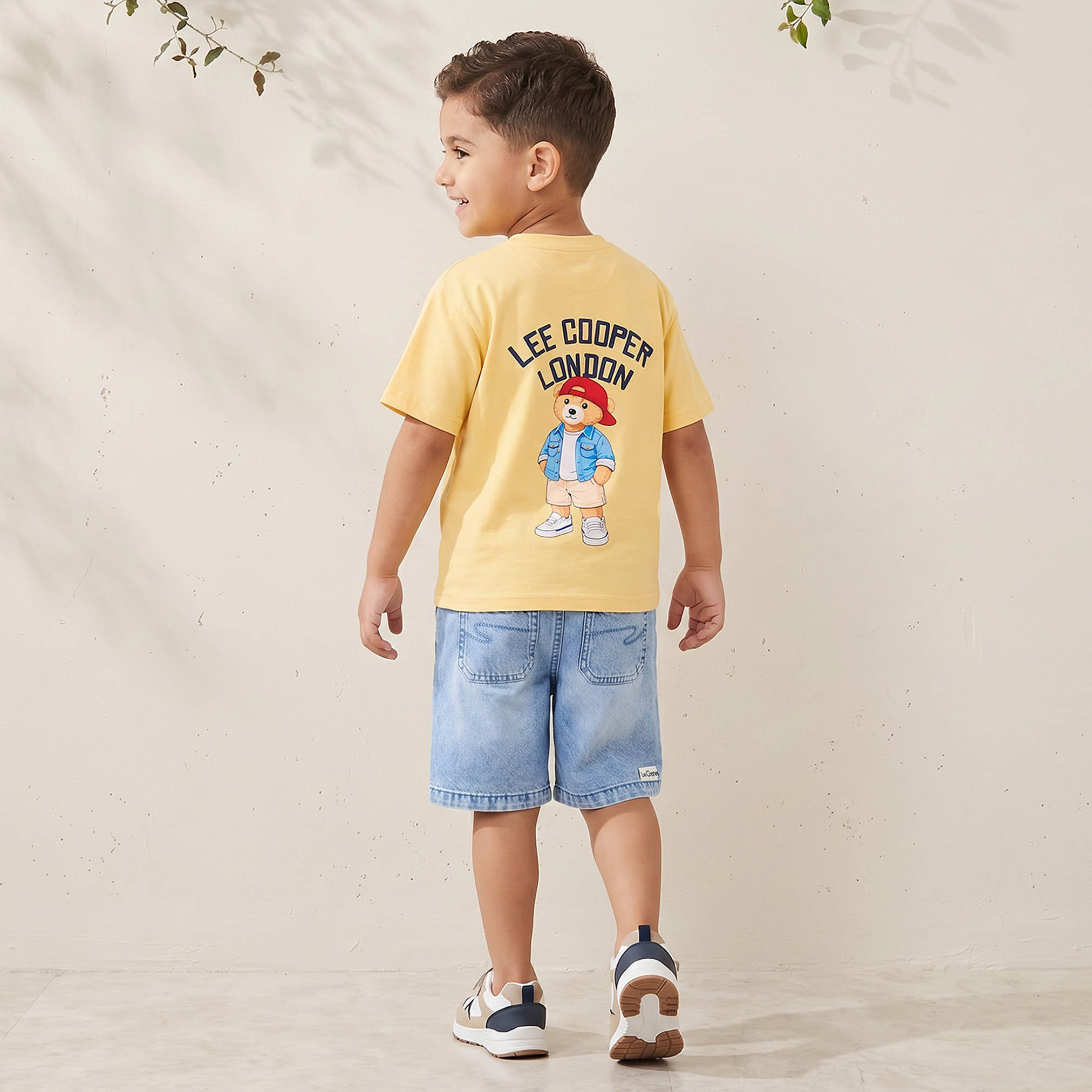 طقم شورت وتيشرت بياقة ضيقة وأكمام قصيرة وطبعات من لي كوبر-baby-boys-clothing-setsandcoords-image-4