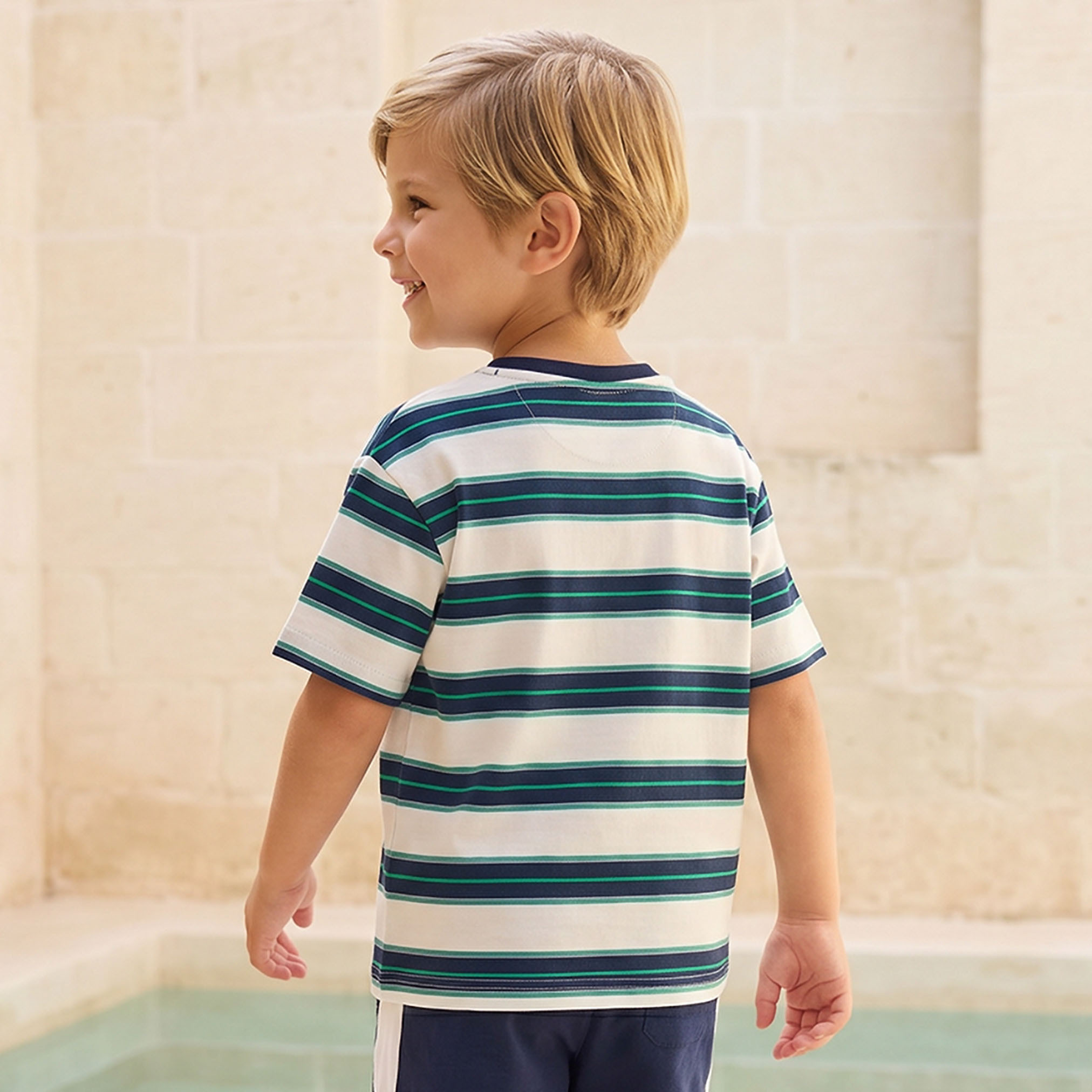 طقم شورت وتيشيرت مخطّط بأكمام قصيرة وياقة ضيقة من لي كوبر-boys-clothing-setsandcoords-image-4