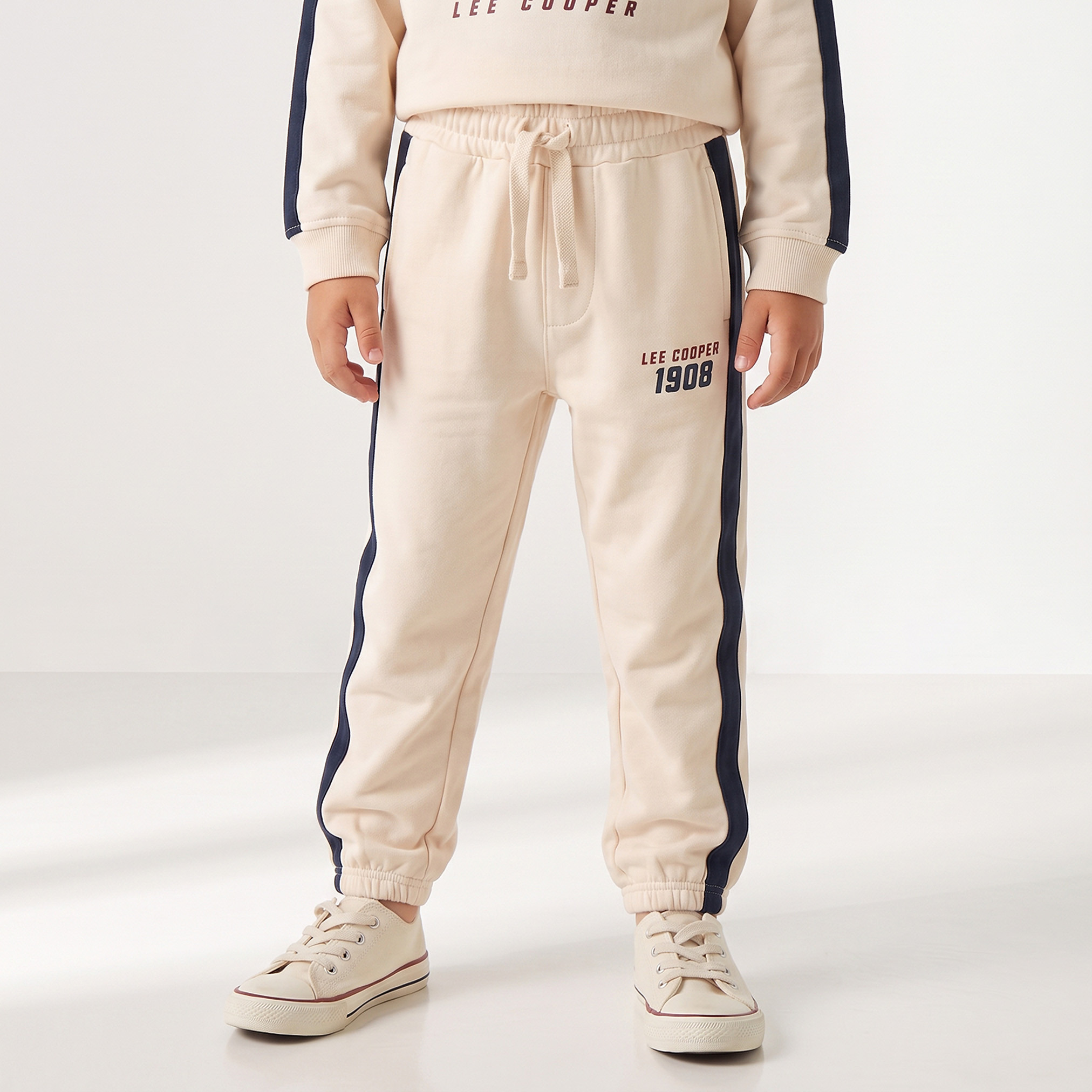 طقم بنطلون رياضي وسويت شيرت بأكمام طويلة وياقة عادية وطبعات من لي كوبر-boys-clothing-setsandcoords-image-3