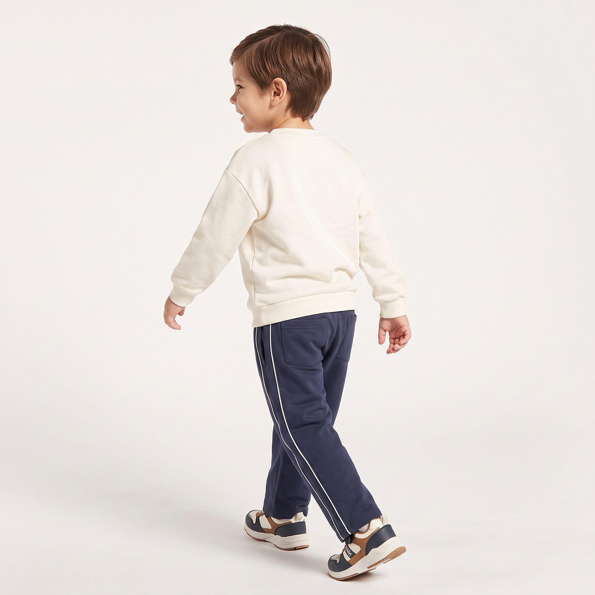 طقم سويت شيرت بياقة ضيقة وأكمام طويلة وطبعات دب مع بنطلون من لي كوبر-boys-clothing-setsandcoords-image-4