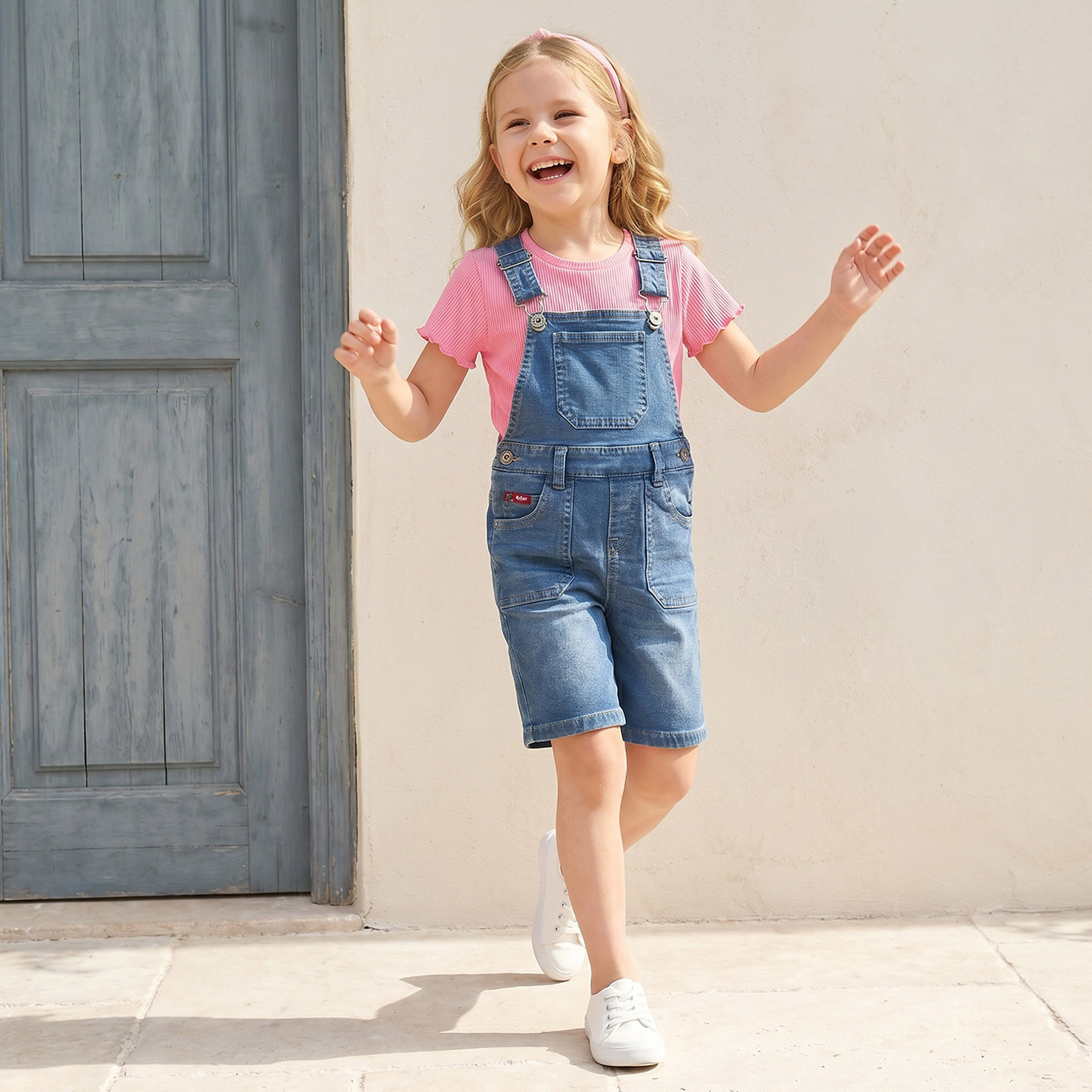 طقم دنغري دنيم وتيشيرت برقبة مستديرة وأكمام قصيرة وتصميم مضلع من جونيورز-girls-clothing-setsandcoords-image-1