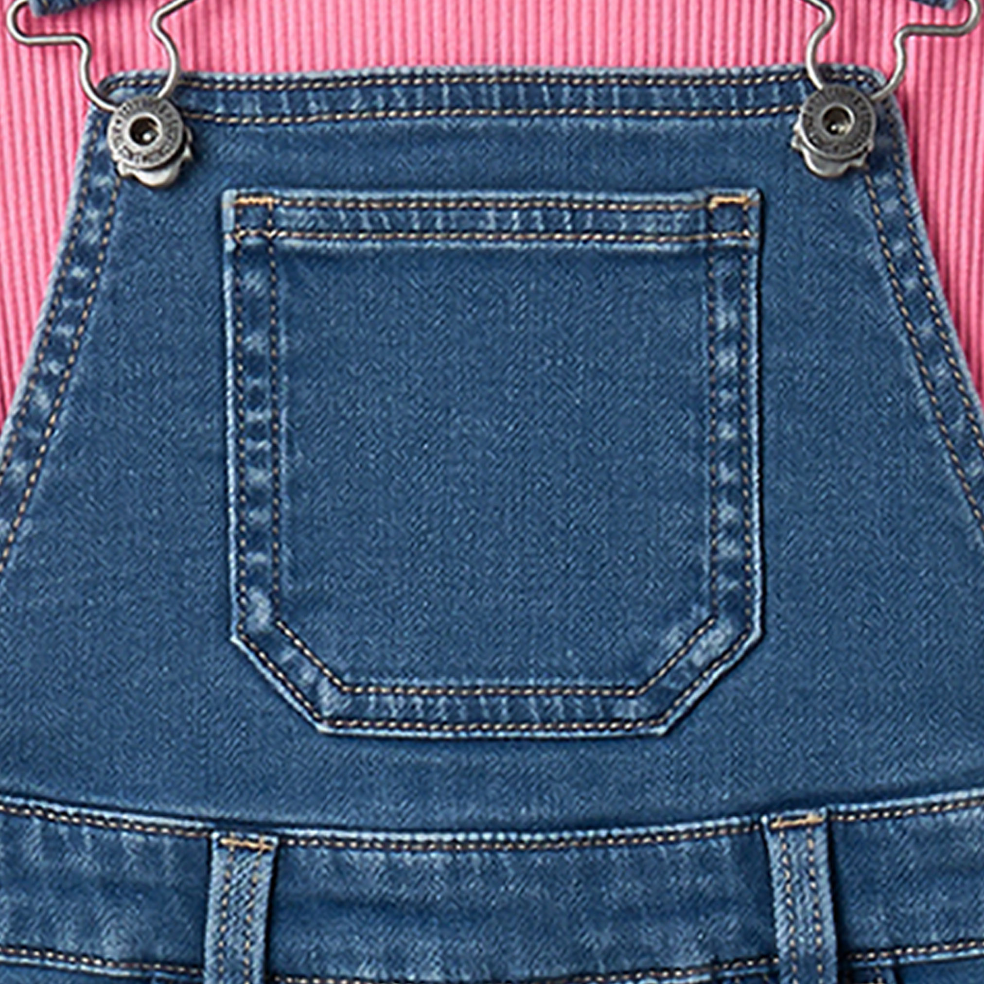 طقم دنغري دنيم وتيشيرت برقبة مستديرة وأكمام قصيرة وتصميم مضلع من جونيورز-girls-clothing-setsandcoords-image-3