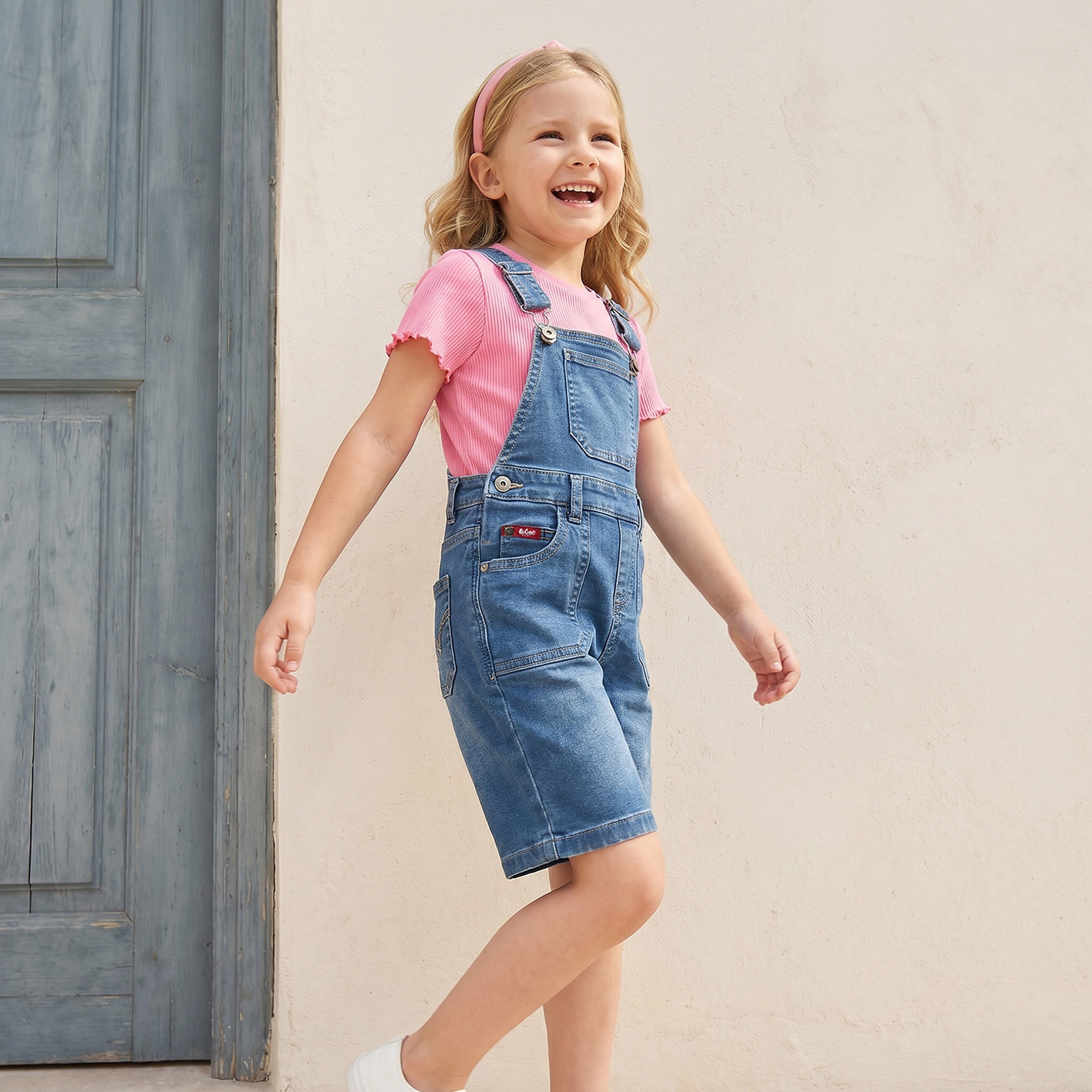 طقم دنغري دنيم وتيشيرت برقبة مستديرة وأكمام قصيرة وتصميم مضلع من جونيورز-girls-clothing-setsandcoords-image-4