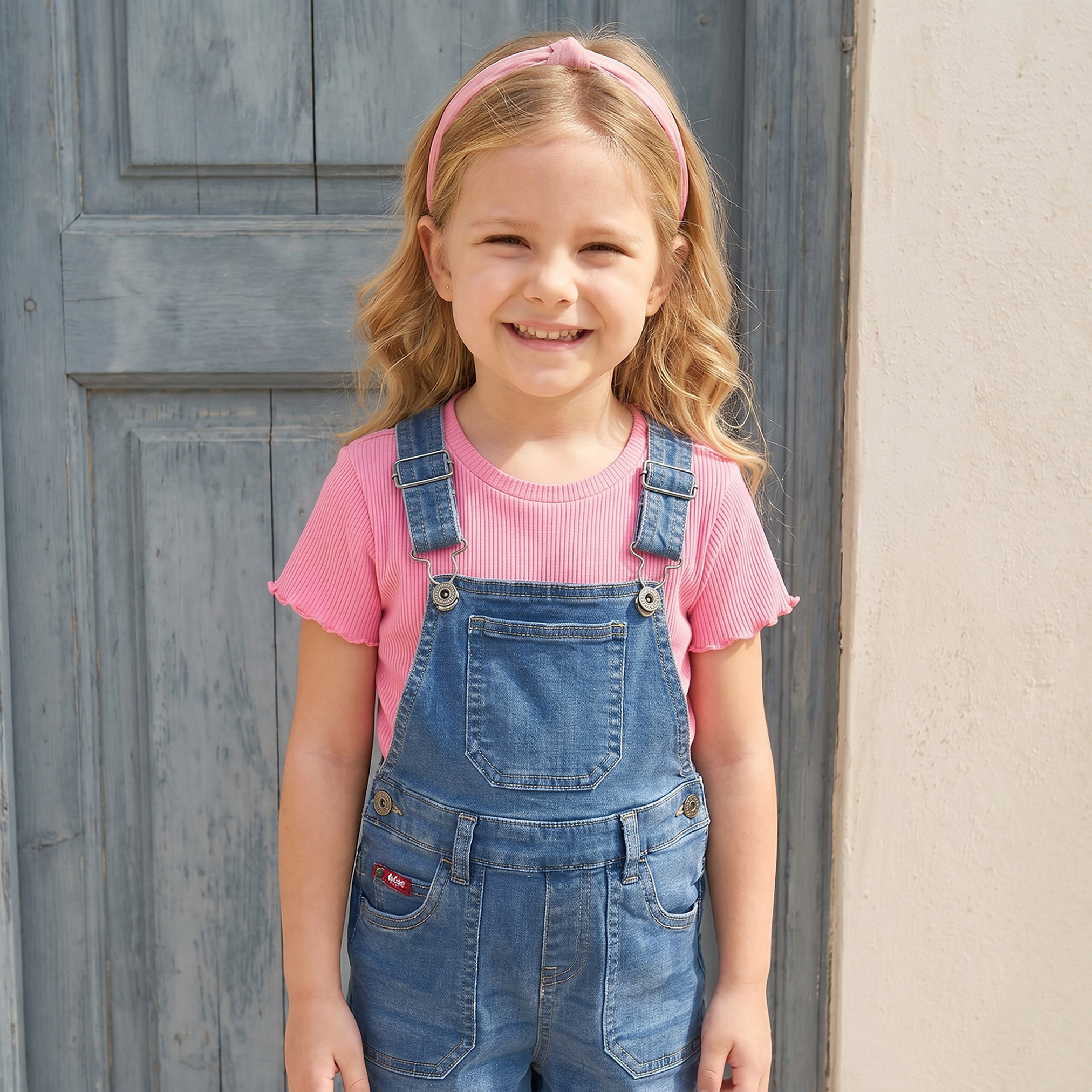 طقم دنغري دنيم وتيشيرت برقبة مستديرة وأكمام قصيرة وتصميم مضلع من جونيورز-girls-clothing-setsandcoords-image-5