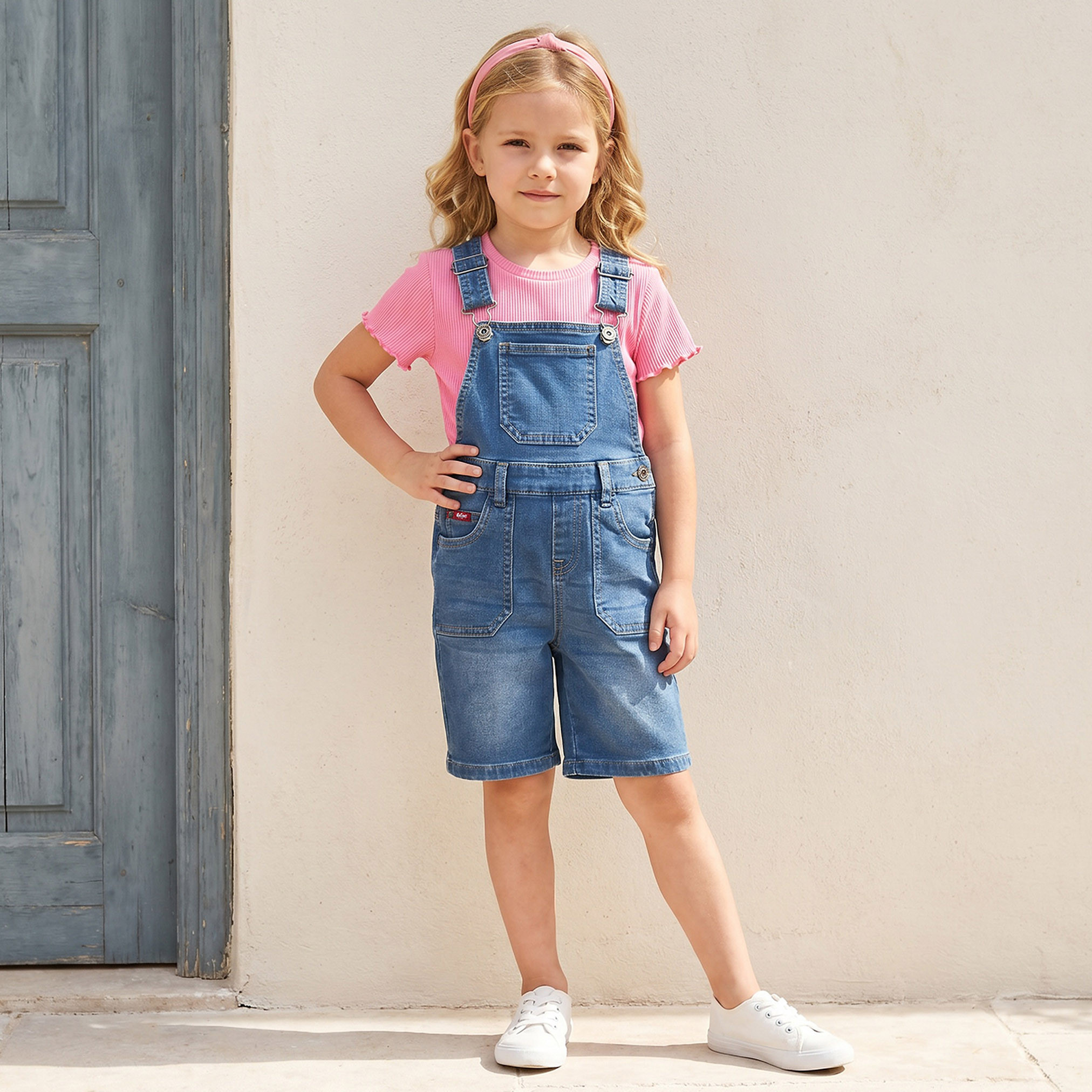 طقم دنغري دنيم وتيشيرت برقبة مستديرة وأكمام قصيرة وتصميم مضلع من جونيورز-girls-clothing-setsandcoords-image-6