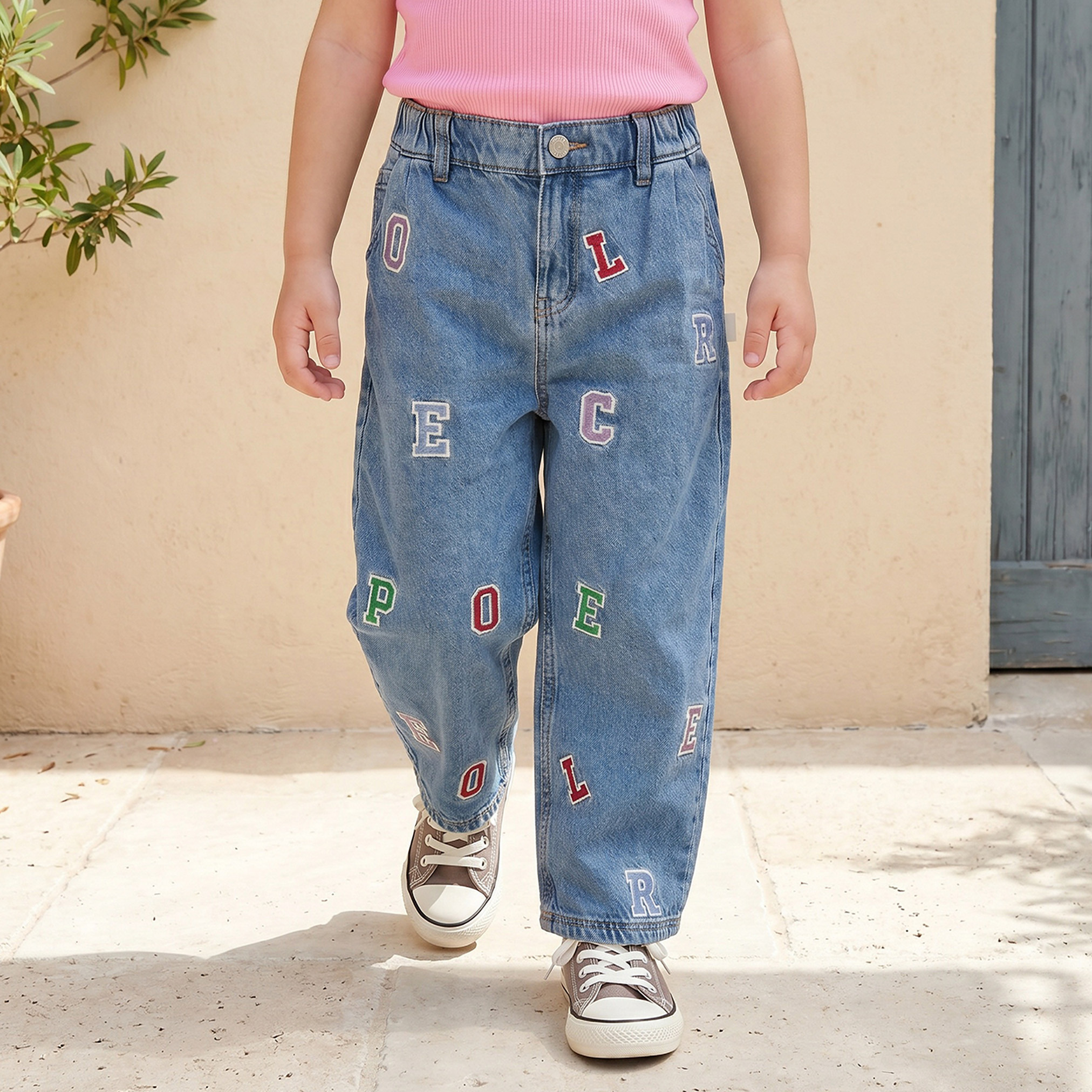 بنطلون جينز بخصر متوسط الارتفاع وتطريز حروف من جونيورز-girls-clothing-bottoms-jeansandjeggings-image-1