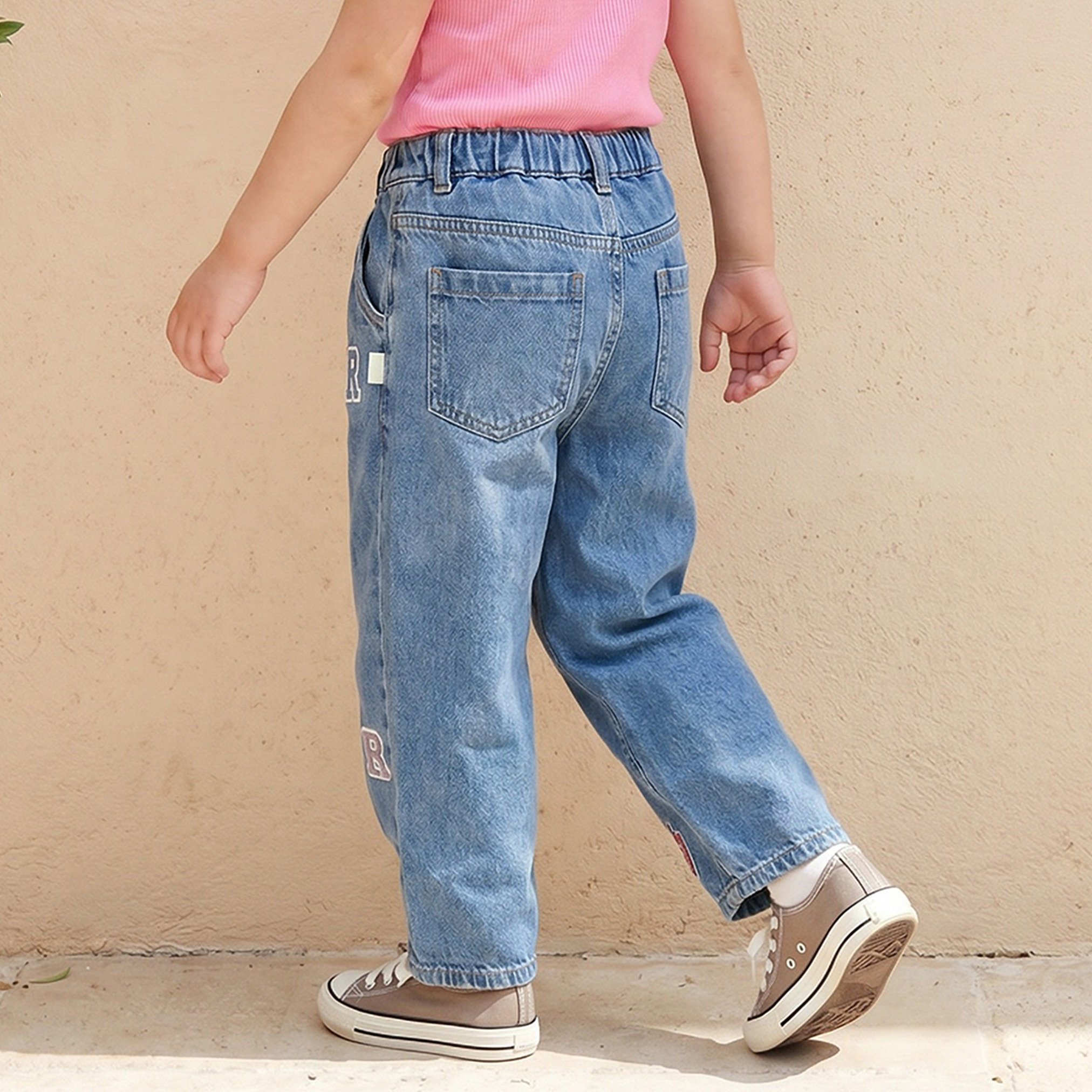 بنطلون جينز بخصر متوسط الارتفاع وتطريز حروف من جونيورز-girls-clothing-bottoms-jeansandjeggings-image-3