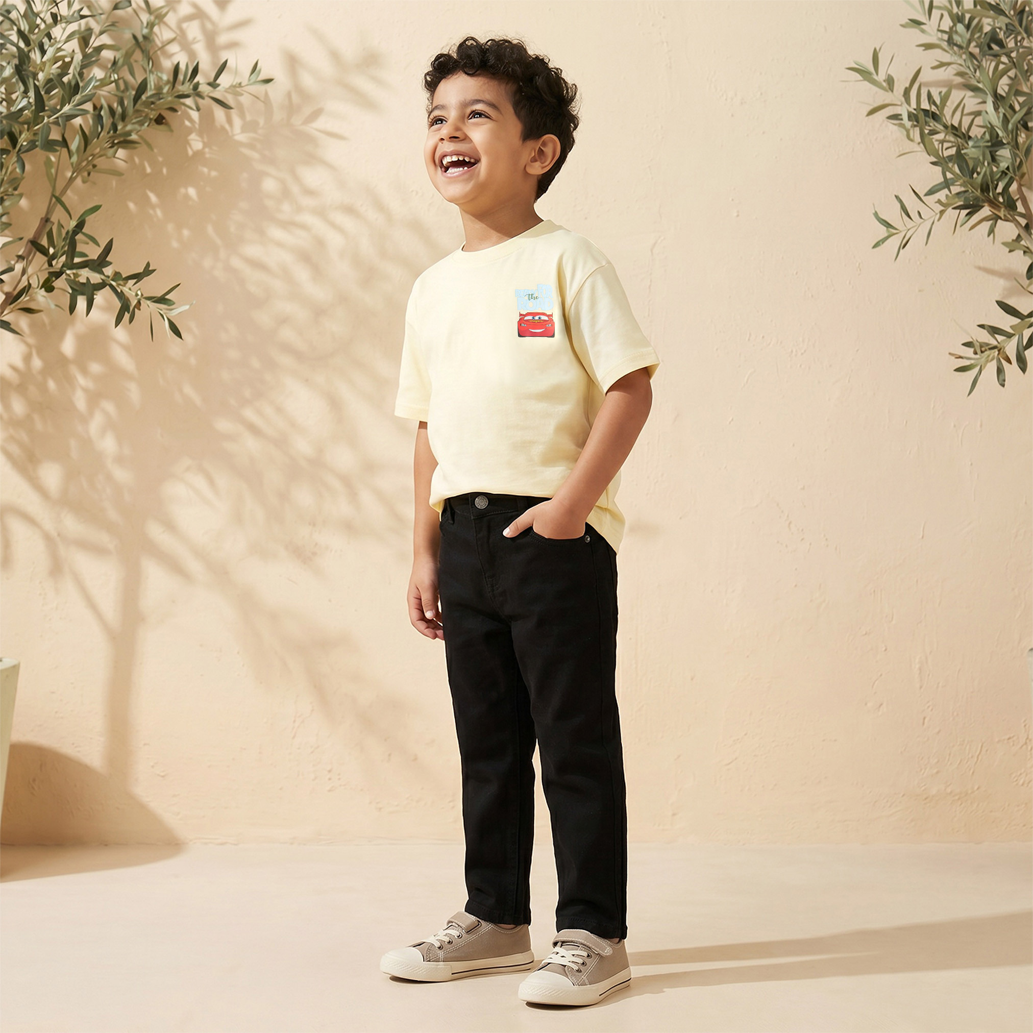 تيشيرت بياقة ضيقة وأكمام قصيرة وطبعات كارز من ديزني-boys-clothing-tshirtsandpolos-image-5