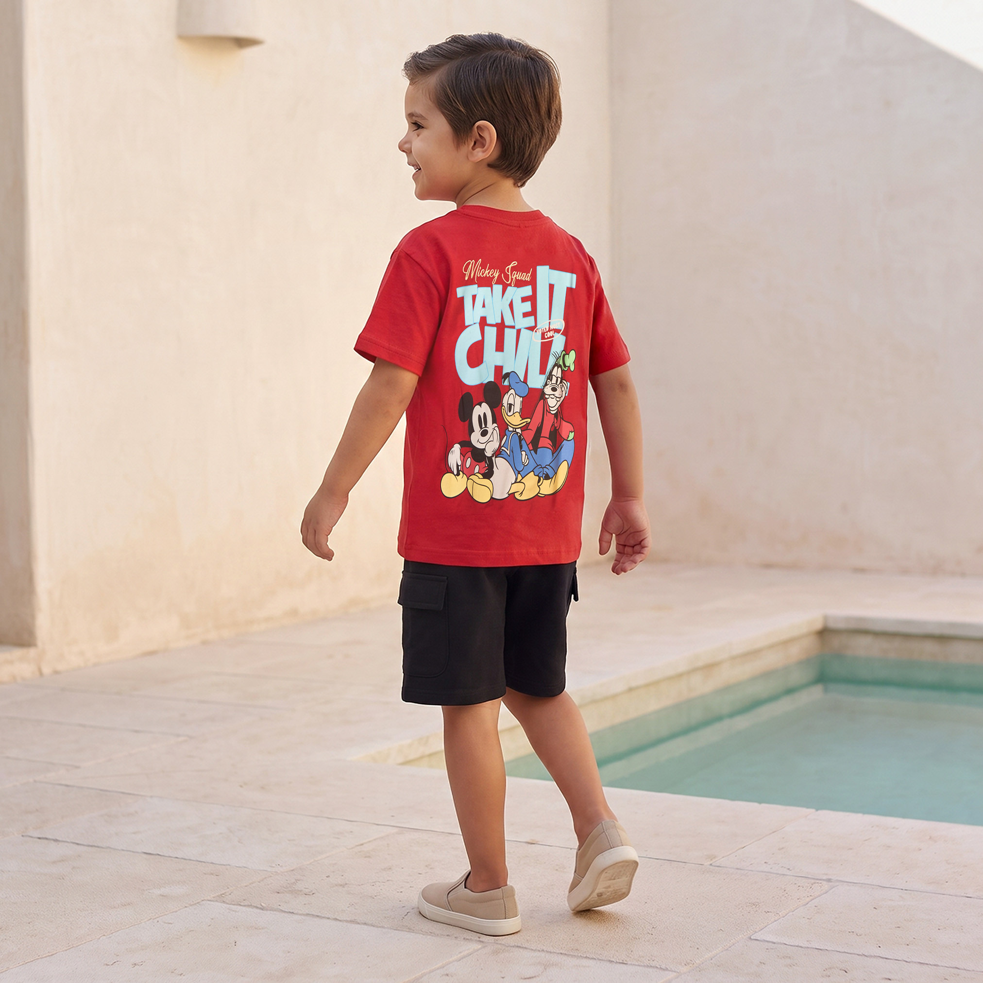طقم تيشيرت بياقة ضيقة وأكمام قصيرة وشورت بطبعات من ديزني-boys-clothing-setsandcoords-image-1