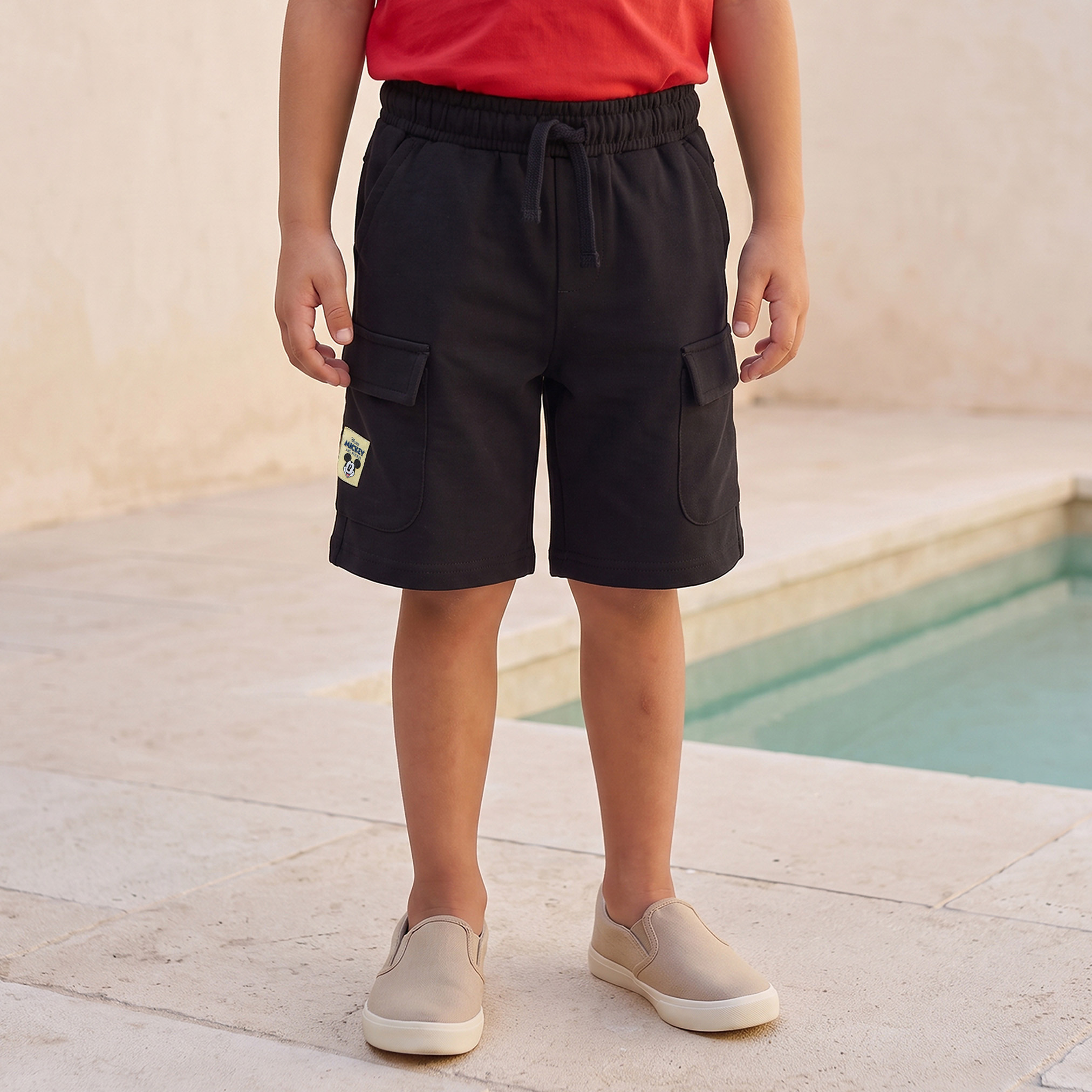طقم تيشيرت بياقة ضيقة وأكمام قصيرة وشورت بطبعات من ديزني-boys-clothing-setsandcoords-image-3