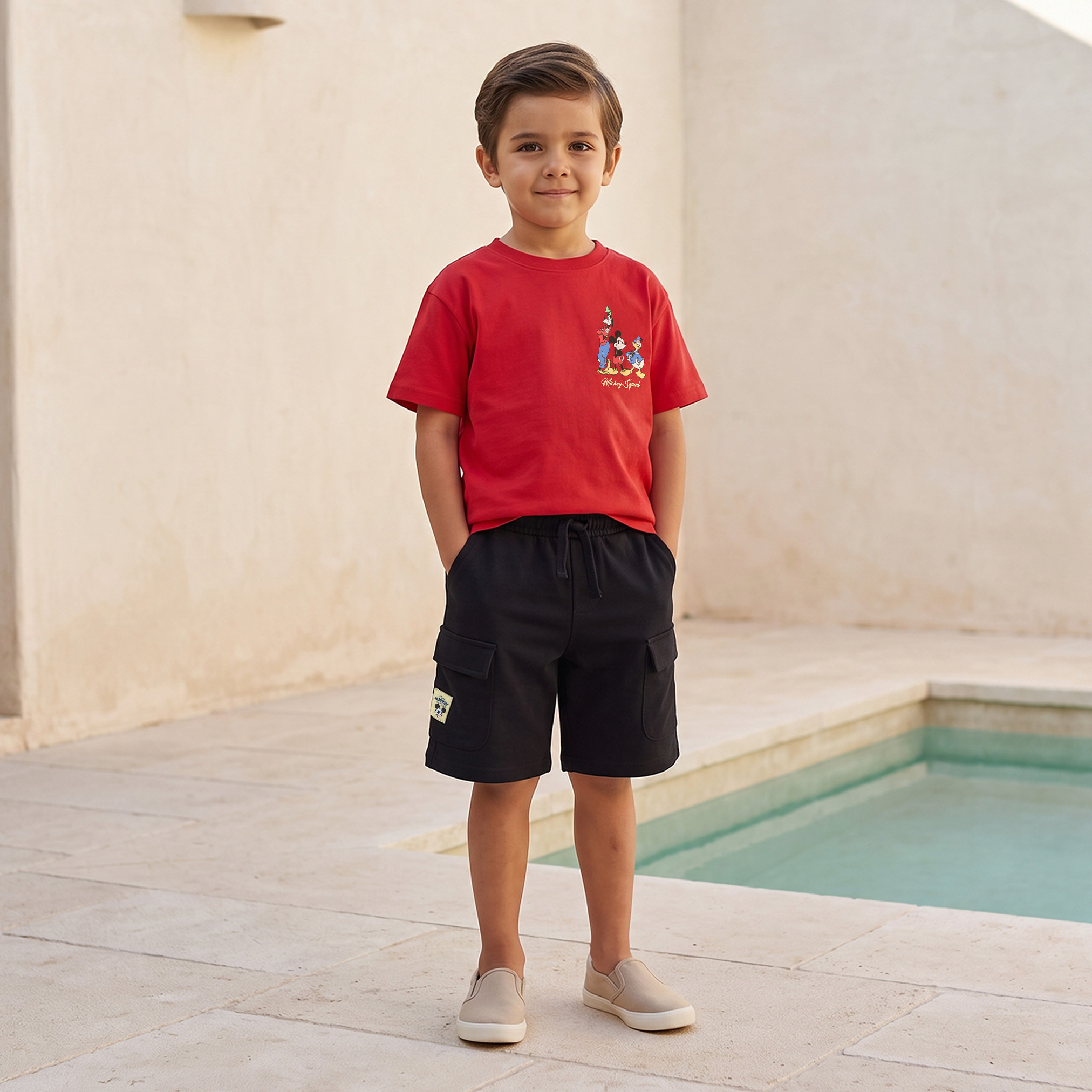 طقم تيشيرت بياقة ضيقة وأكمام قصيرة وشورت بطبعات من ديزني-boys-clothing-setsandcoords-image-4