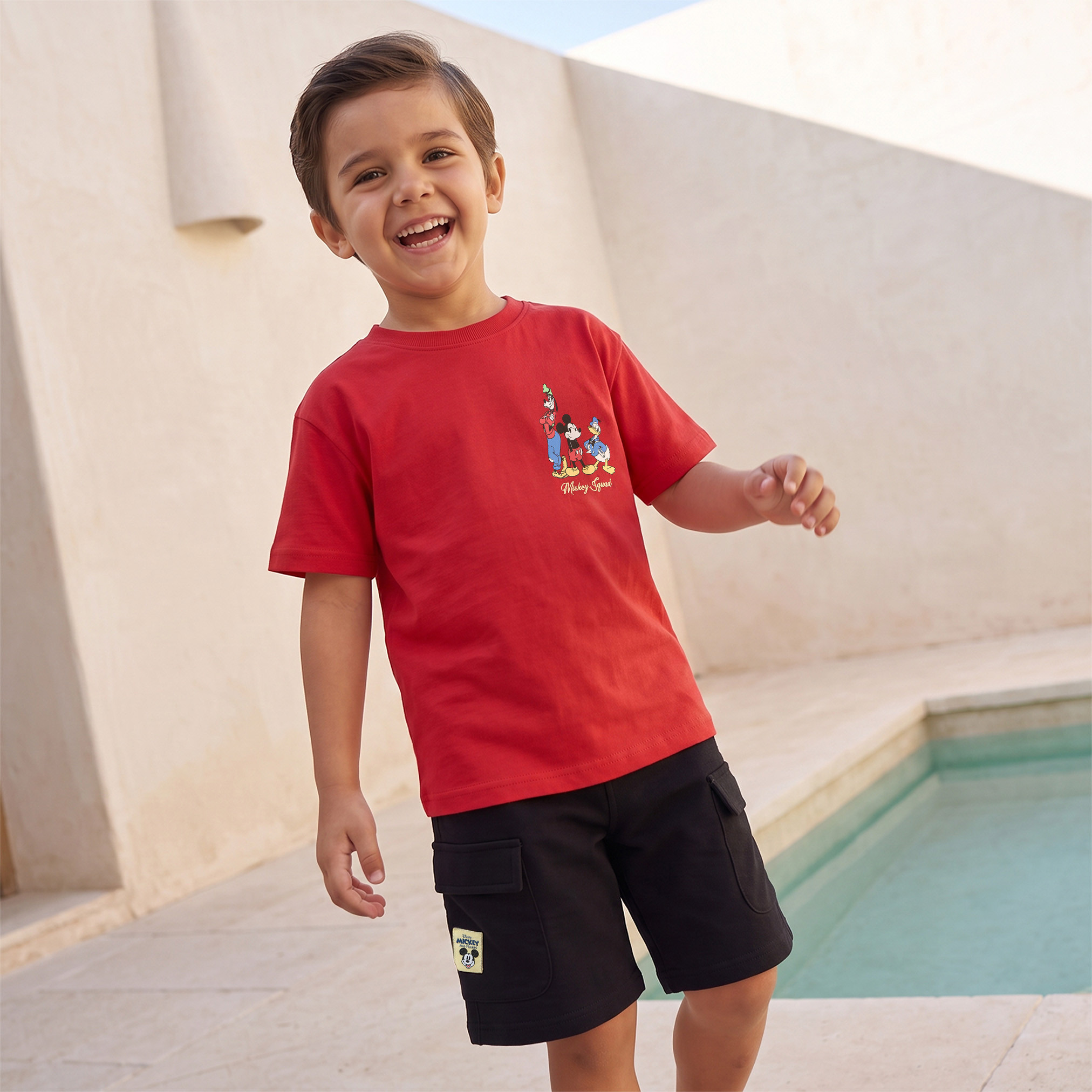 طقم تيشيرت بياقة ضيقة وأكمام قصيرة وشورت بطبعات من ديزني-boys-clothing-setsandcoords-image-7